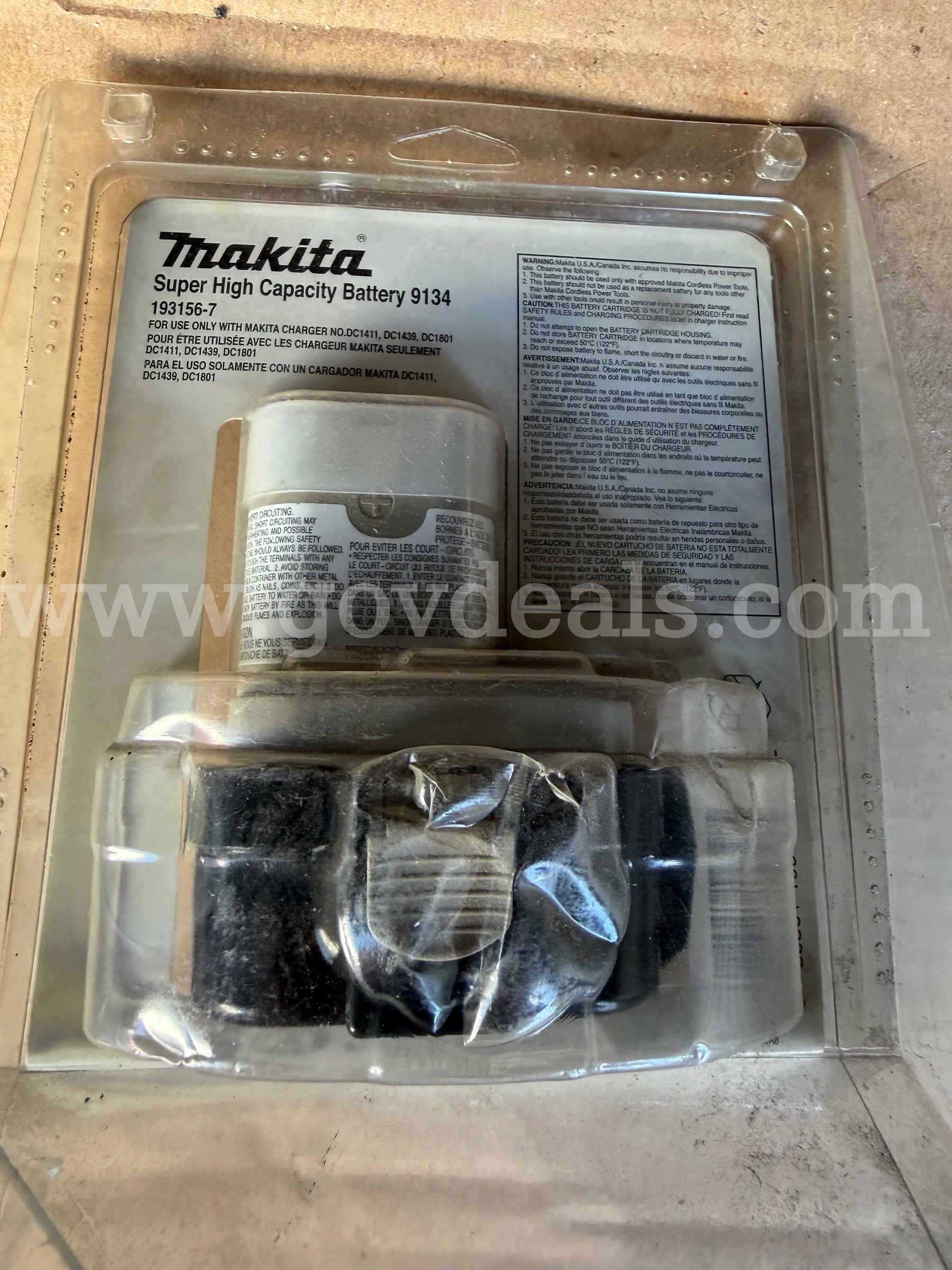 MAKITA RECHARGEABLE BATTERY 9134 NEW OLD STOCK  FACTORY SEALED *WILL SHIP*  9134 Government Surplus Auction - Photo #2
