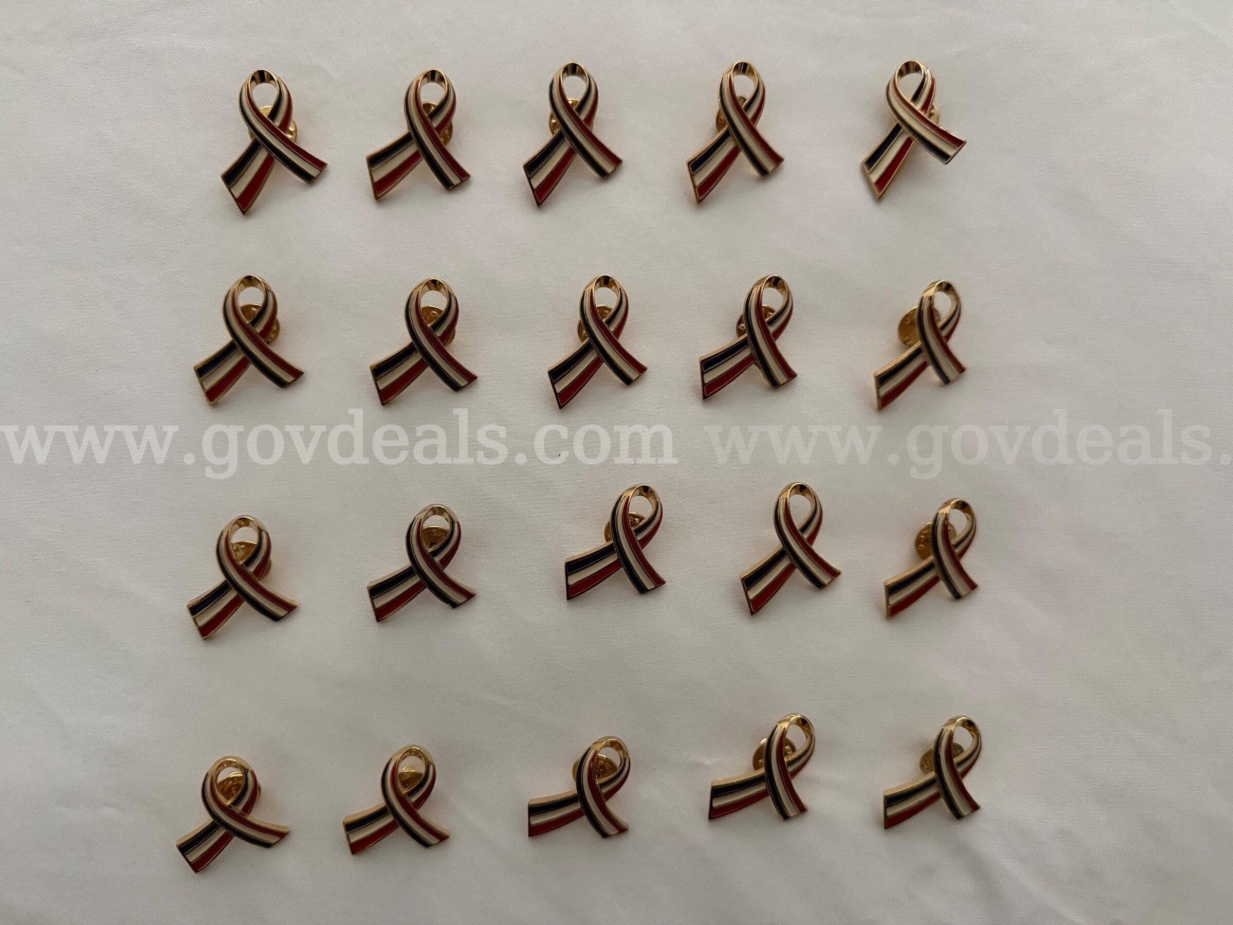 LOT OF 20 VINTAGE Patriotic Pins USA Flag Ribbon Pin Brand New/Never Used *WILL SHIP*   Government Surplus Auction - Primary Photo