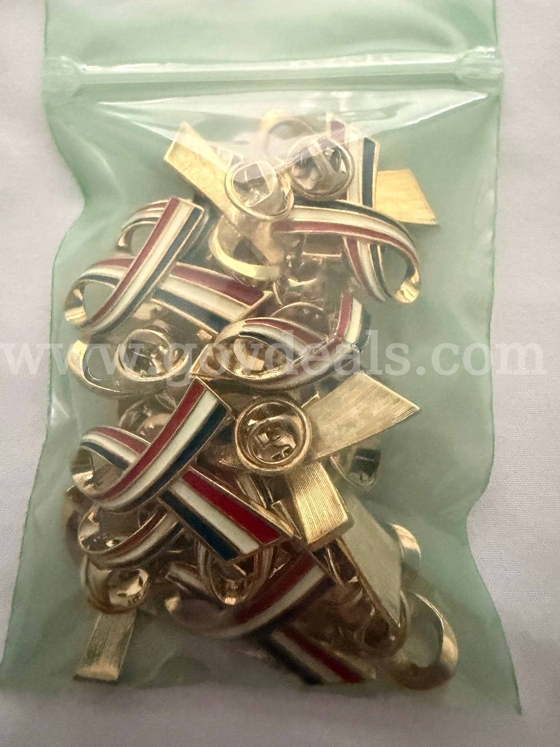 LOT OF 20 VINTAGE Patriotic Pins USA Flag Ribbon Pin Brand New/Never Used *WILL SHIP*   Government Surplus Auction - Photo #2