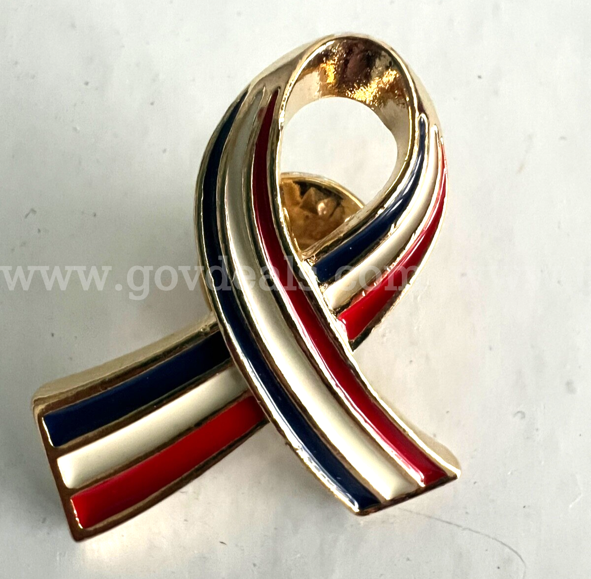 LOT OF 20 VINTAGE Patriotic Pins USA Flag Ribbon Pin Brand New/Never Used *WILL SHIP*   Government Surplus Auction - Photo #3