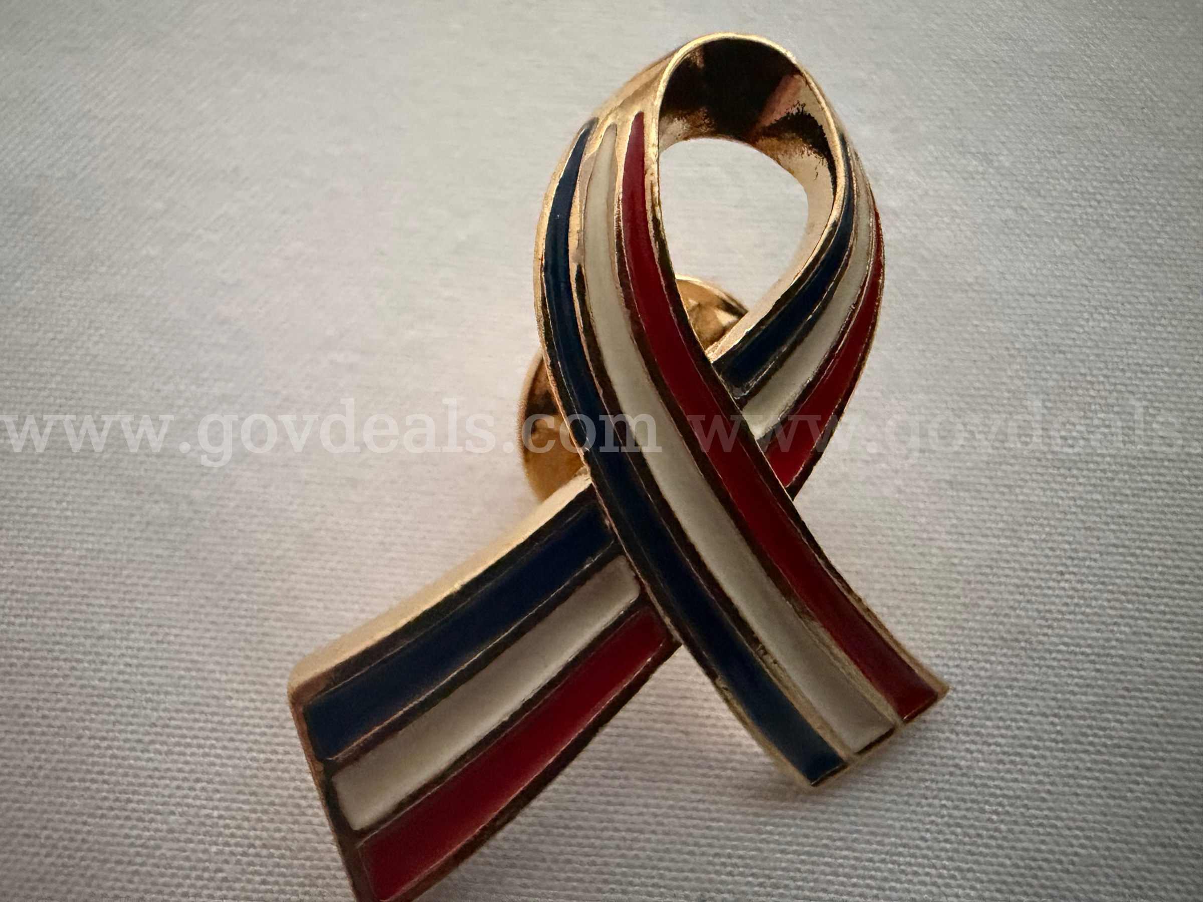 LOT OF 20 VINTAGE Patriotic Pins USA Flag Ribbon Pin Brand New/Never Used *WILL SHIP*   Government Surplus Auction - Photo #6