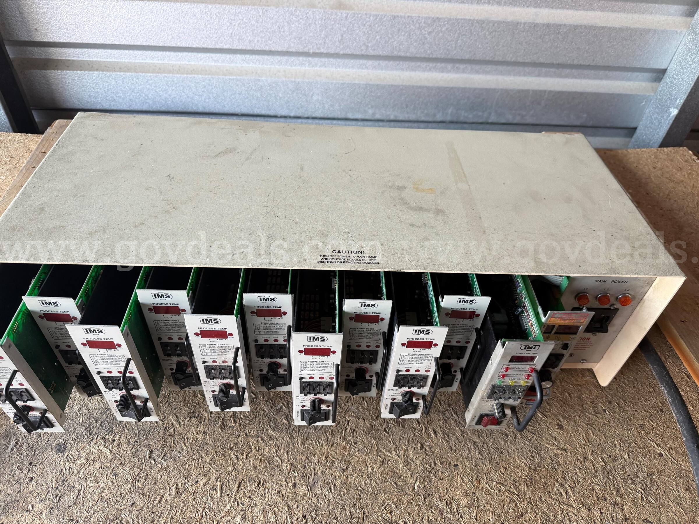 IMS INDUSTRIAL MOLDING SUPPLIES MICROPROCESSOR /THERMOCOUPLE/POWER HIGH VOLTAGE/IMP 15/15 AMPS 50/60HZ /3600 W MAX  3600 Government Surplus Auction - Photo #3