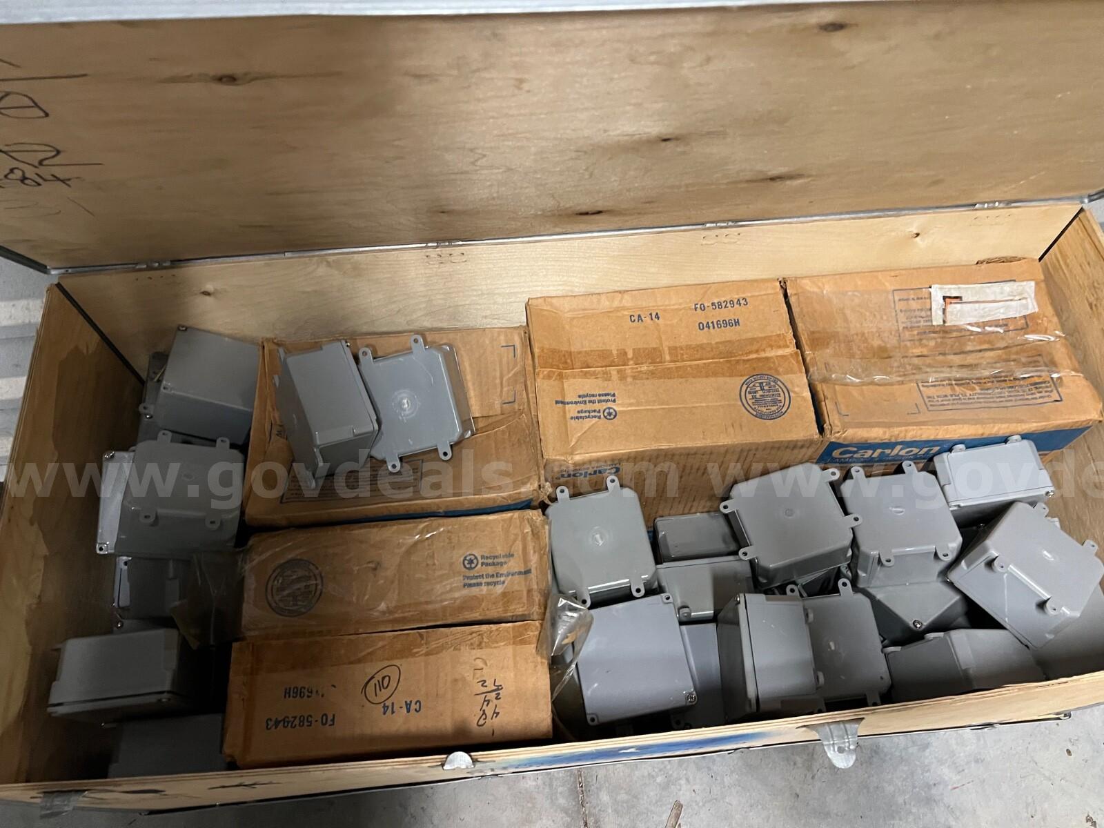 LOT OF 5 PCS CARLON LAMSON & SESSIONS NONMETALIC JUNCTION BOX 4"X4"X2" E989NNJ NEW *WILL SHIP*  E989NNJ Government Surplus Auction - Primary Photo