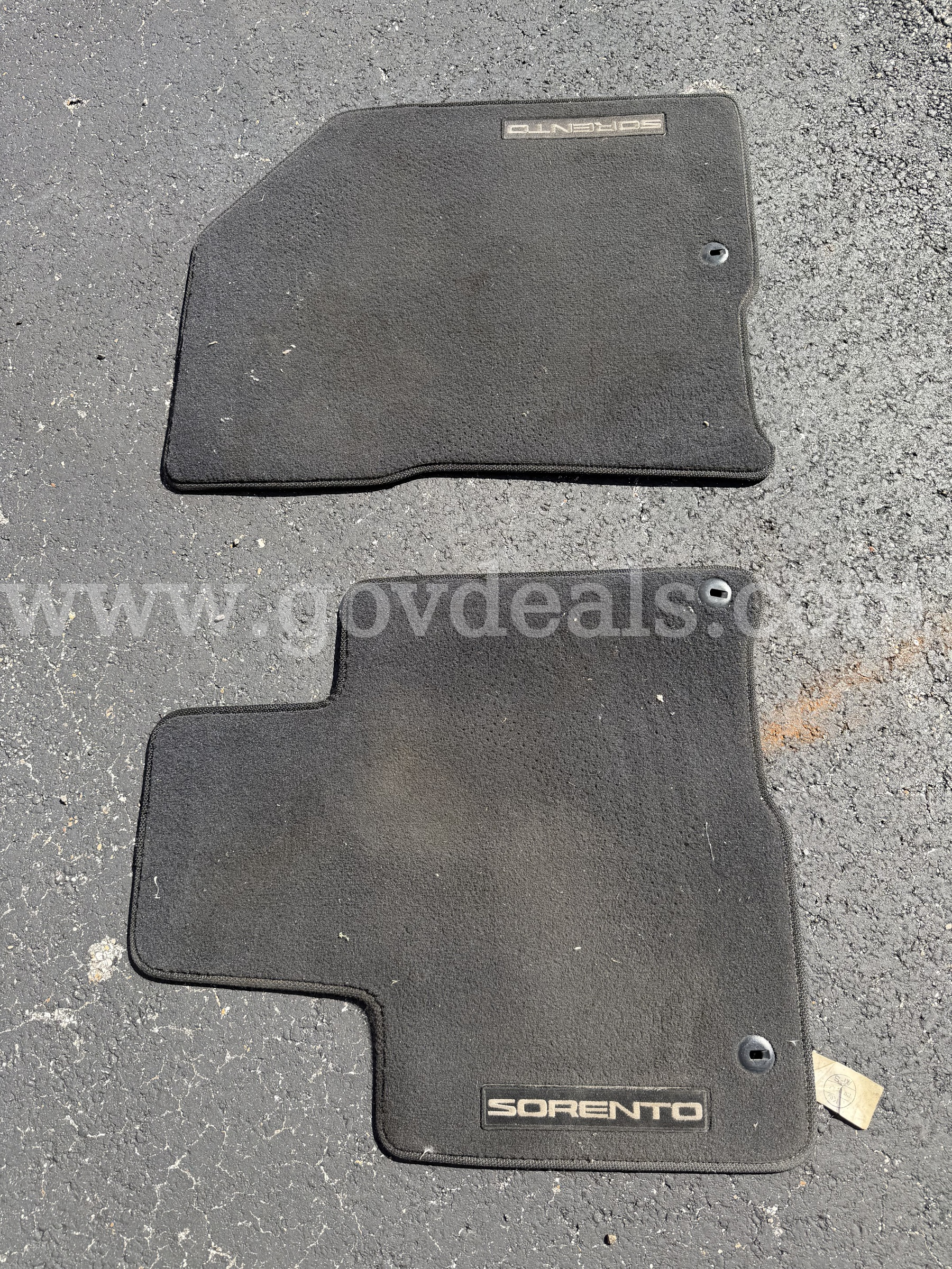 KIA SORENTO 2019 - ORIGINAL USED FLOR MAT *WILL SHIP*   Government Surplus Auction - Primary Photo
