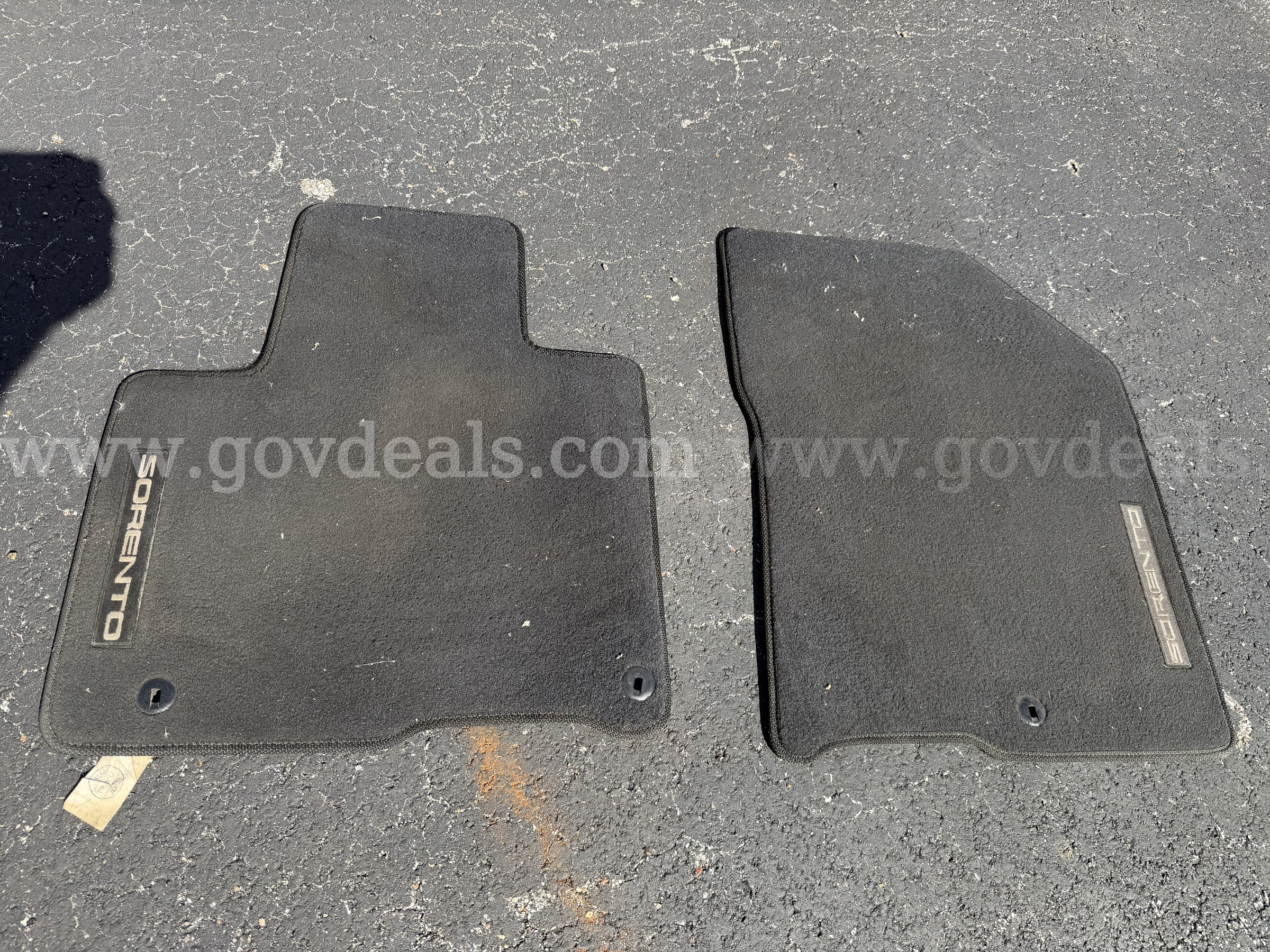 KIA SORENTO 2019 - ORIGINAL USED FLOR MAT *WILL SHIP*   Government Surplus Auction - Photo #2