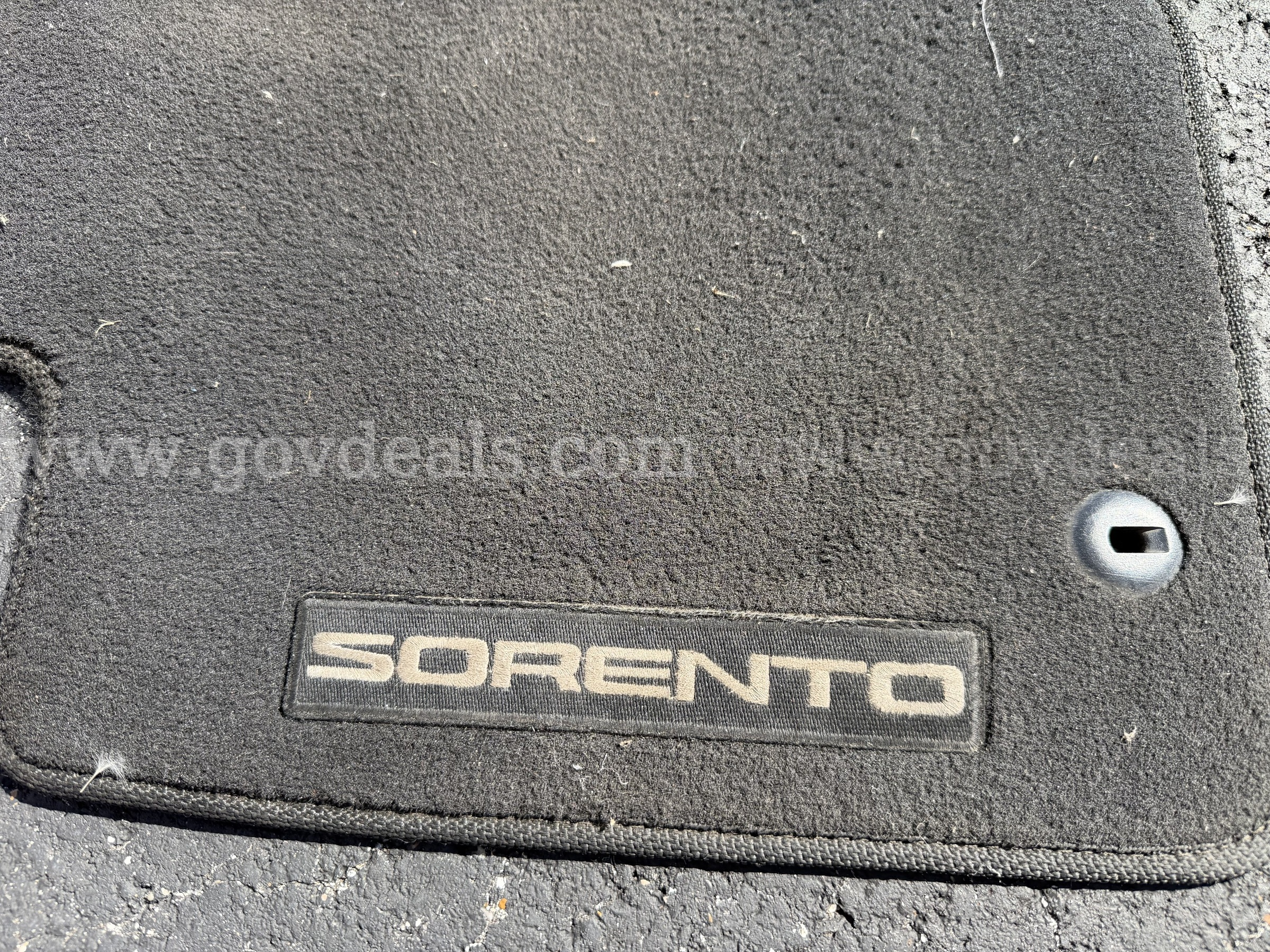 KIA SORENTO 2019 - ORIGINAL USED FLOR MAT *WILL SHIP*   Government Surplus Auction - Photo #3