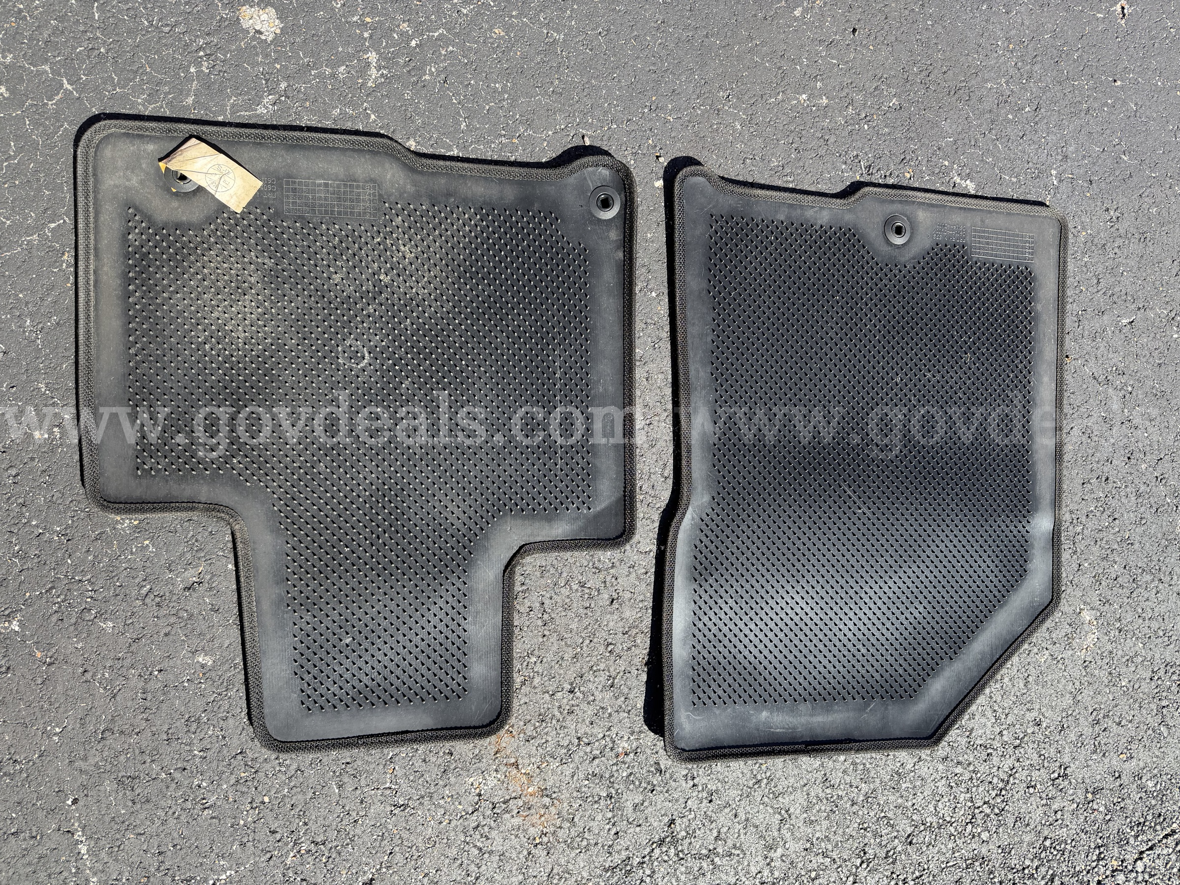 KIA SORENTO 2019 - ORIGINAL USED FLOR MAT *WILL SHIP*   Government Surplus Auction - Photo #5