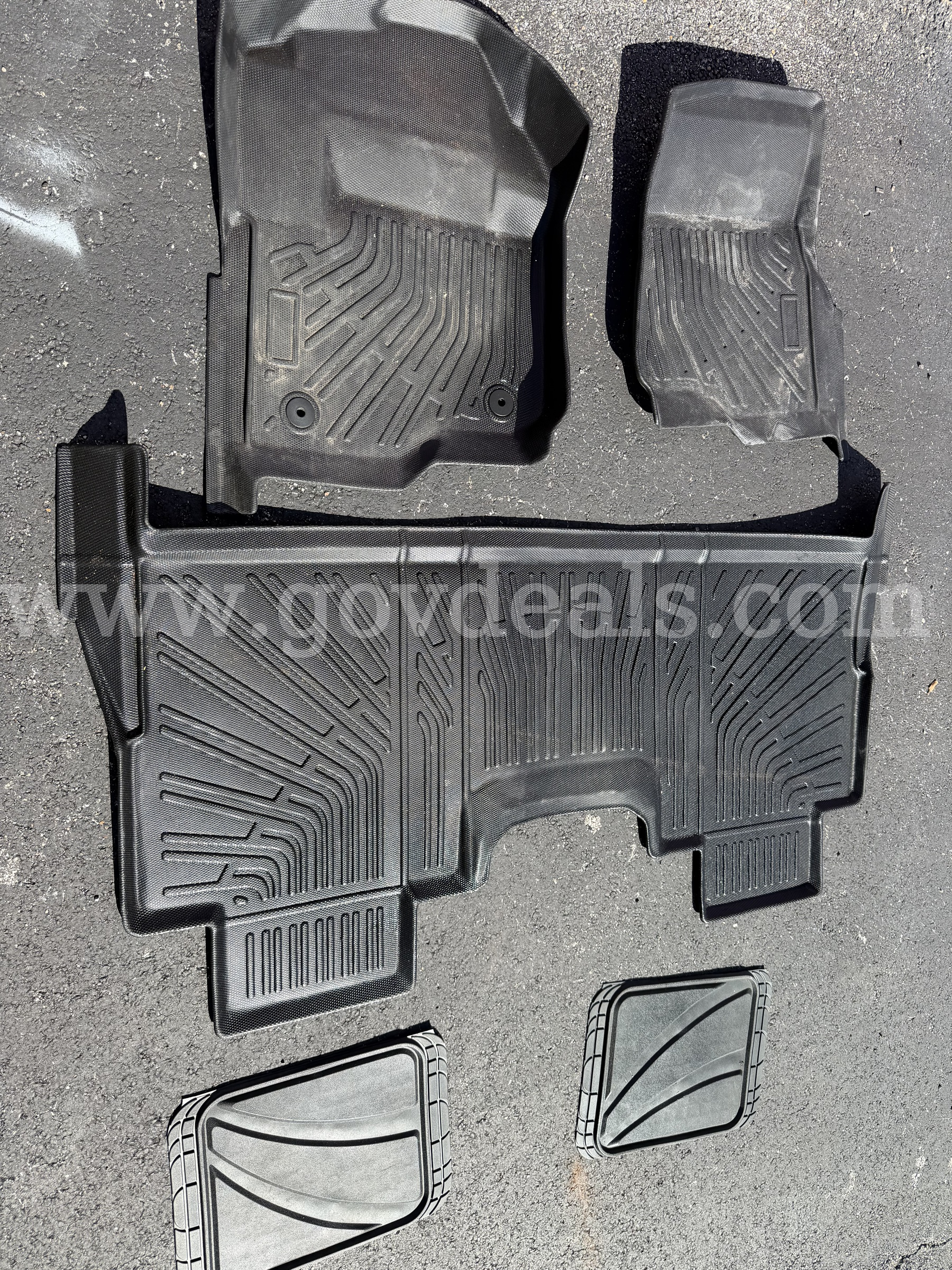 2021 FORD F-250 PICKUP TRUCK LIGHTLY USED RUBBER FLOR MAT Ford F-250 Government Surplus Auction - Photo #2