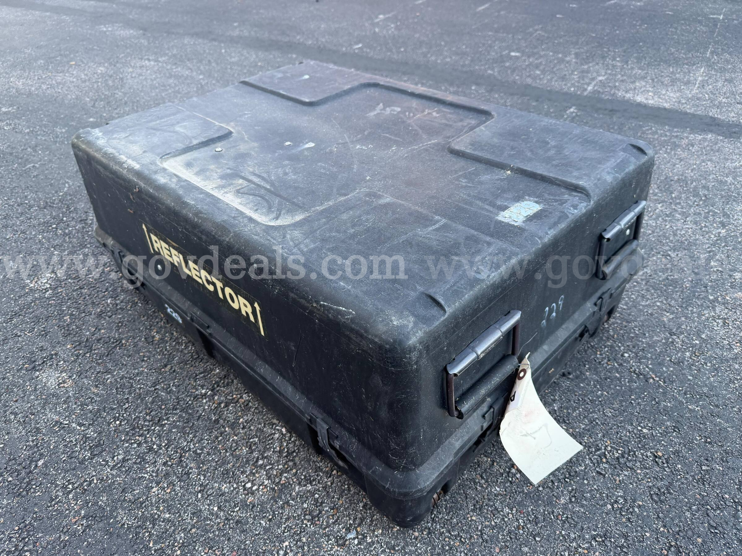 U.S. ARMY Military HARD TRANSPORTATION CASE WITH WHEELS "REFLECTOR" HUGE SIZE COLOR BLACK USED Case  Government Surplus Auction - Photo #2