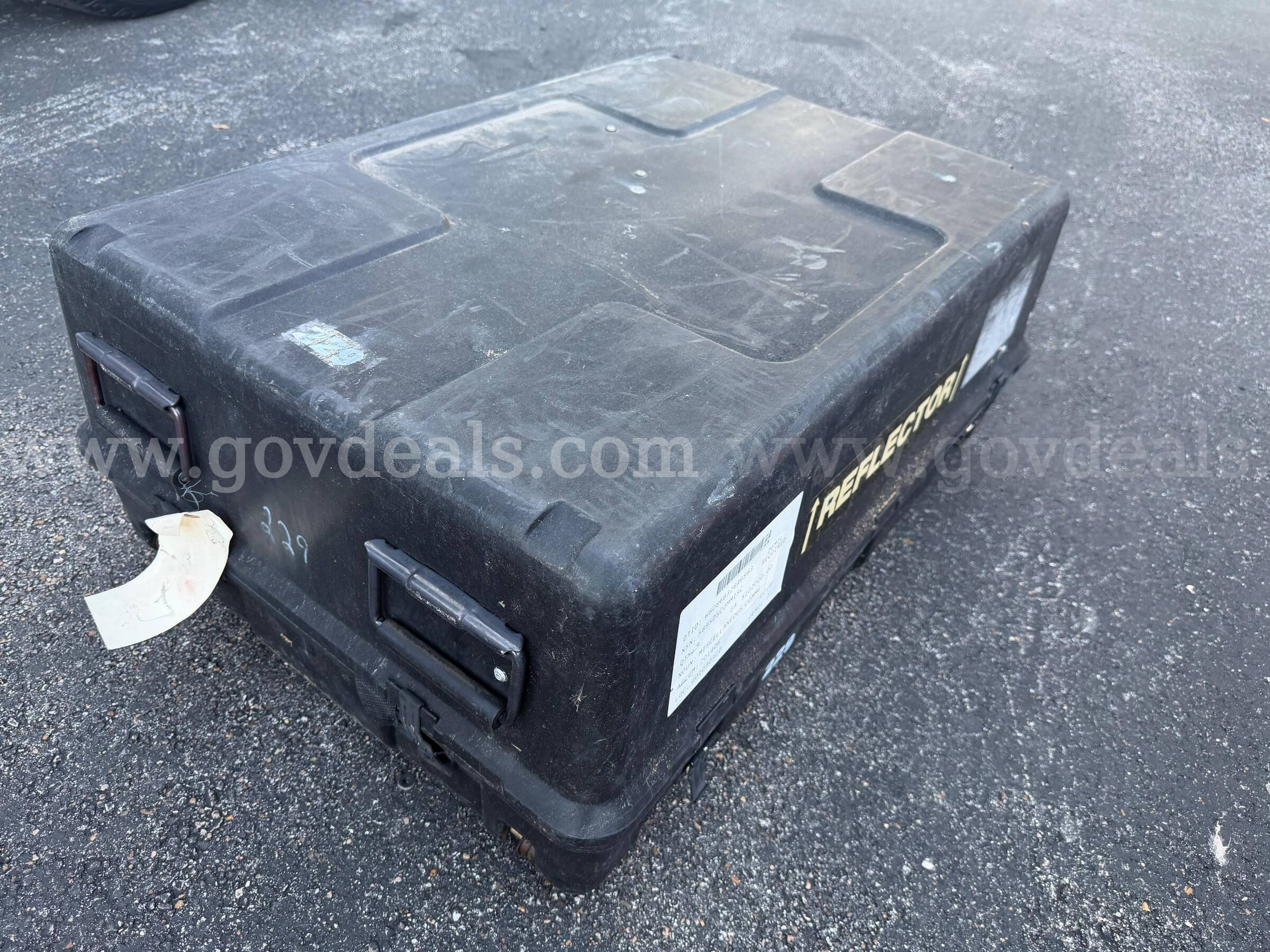 U.S. ARMY Military HARD TRANSPORTATION CASE WITH WHEELS "REFLECTOR" HUGE SIZE COLOR BLACK USED Case  Government Surplus Auction - Photo #4