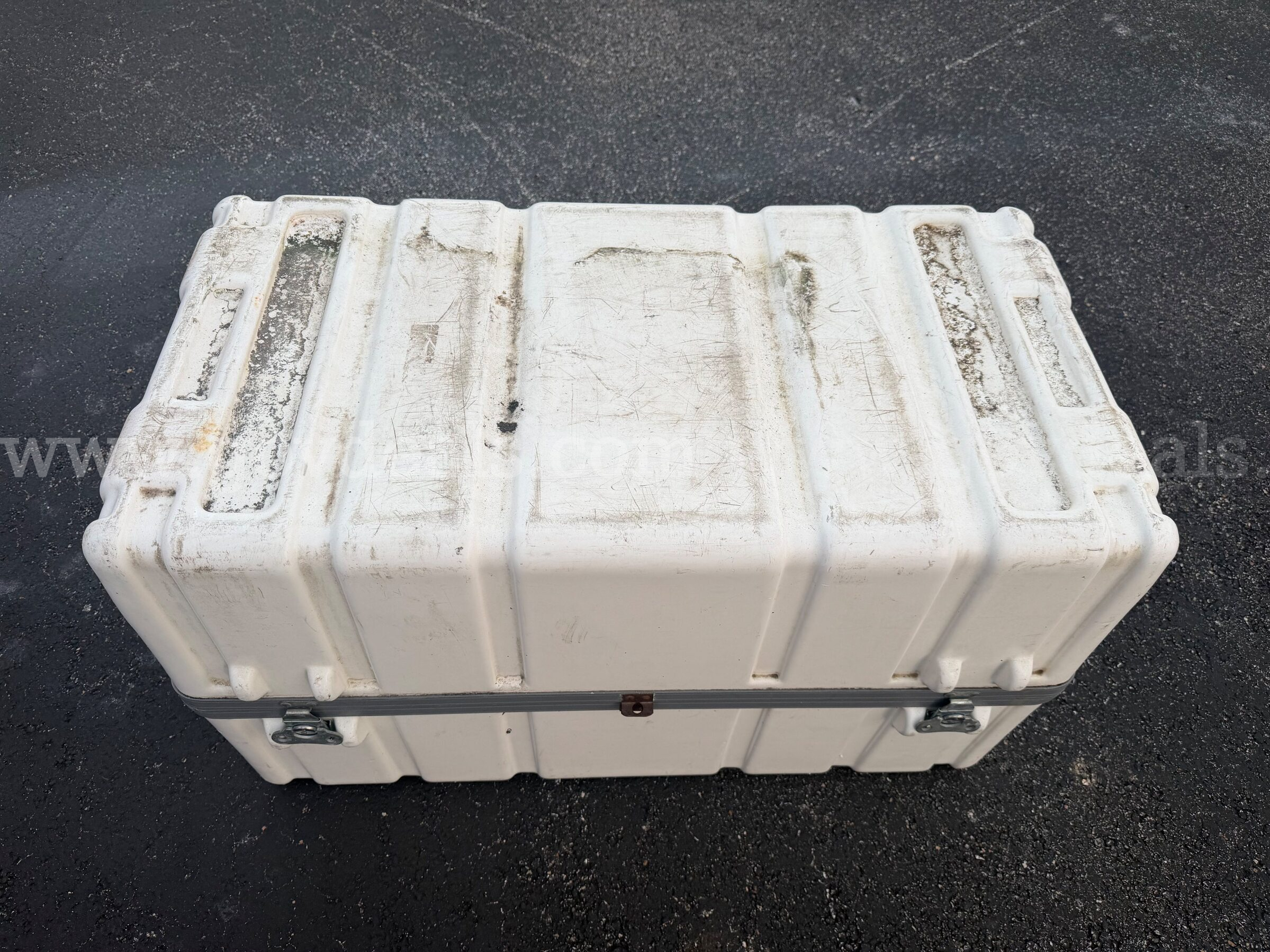 U.S. ARMY Military HARD TRANSPORTATION CASE "SOUTHCO" HUGE SIZE COLOR WHITE USED Case  Government Surplus Auction - Primary Photo