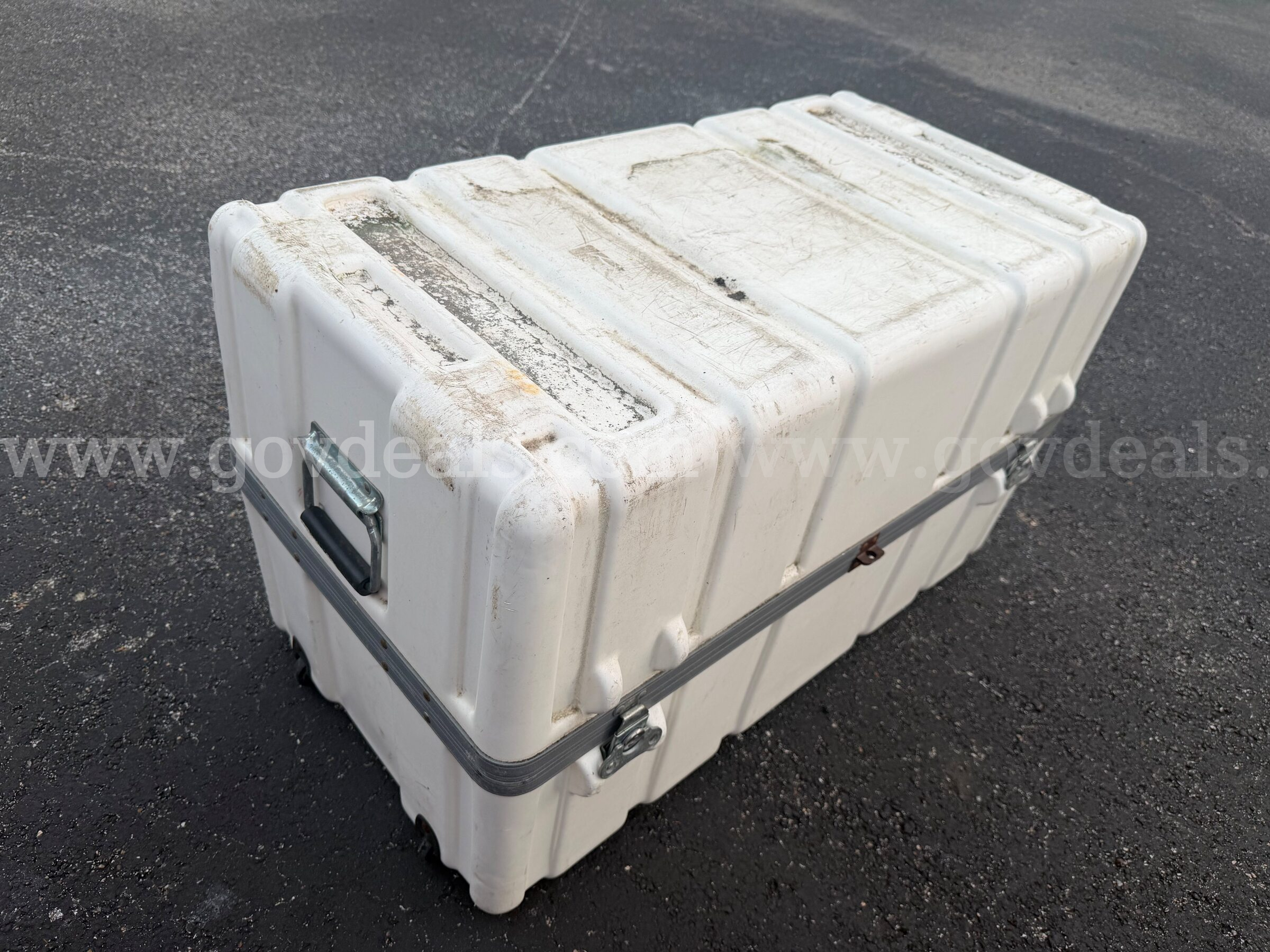 U.S. ARMY Military HARD TRANSPORTATION CASE "SOUTHCO" HUGE SIZE COLOR WHITE USED Case  Government Surplus Auction - Photo #2