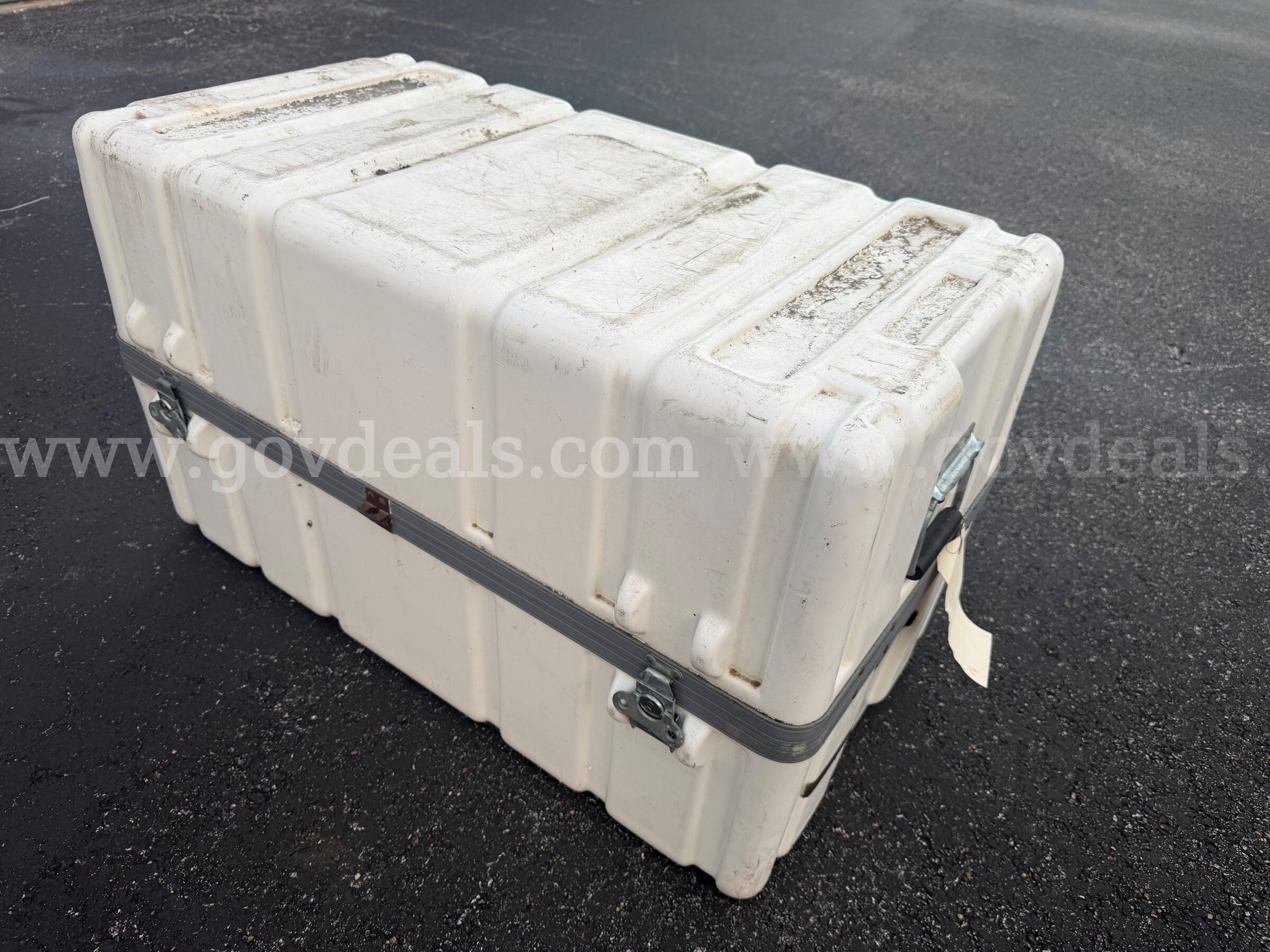 U.S. ARMY Military HARD TRANSPORTATION CASE "SOUTHCO" HUGE SIZE COLOR WHITE USED Case  Government Surplus Auction - Photo #3