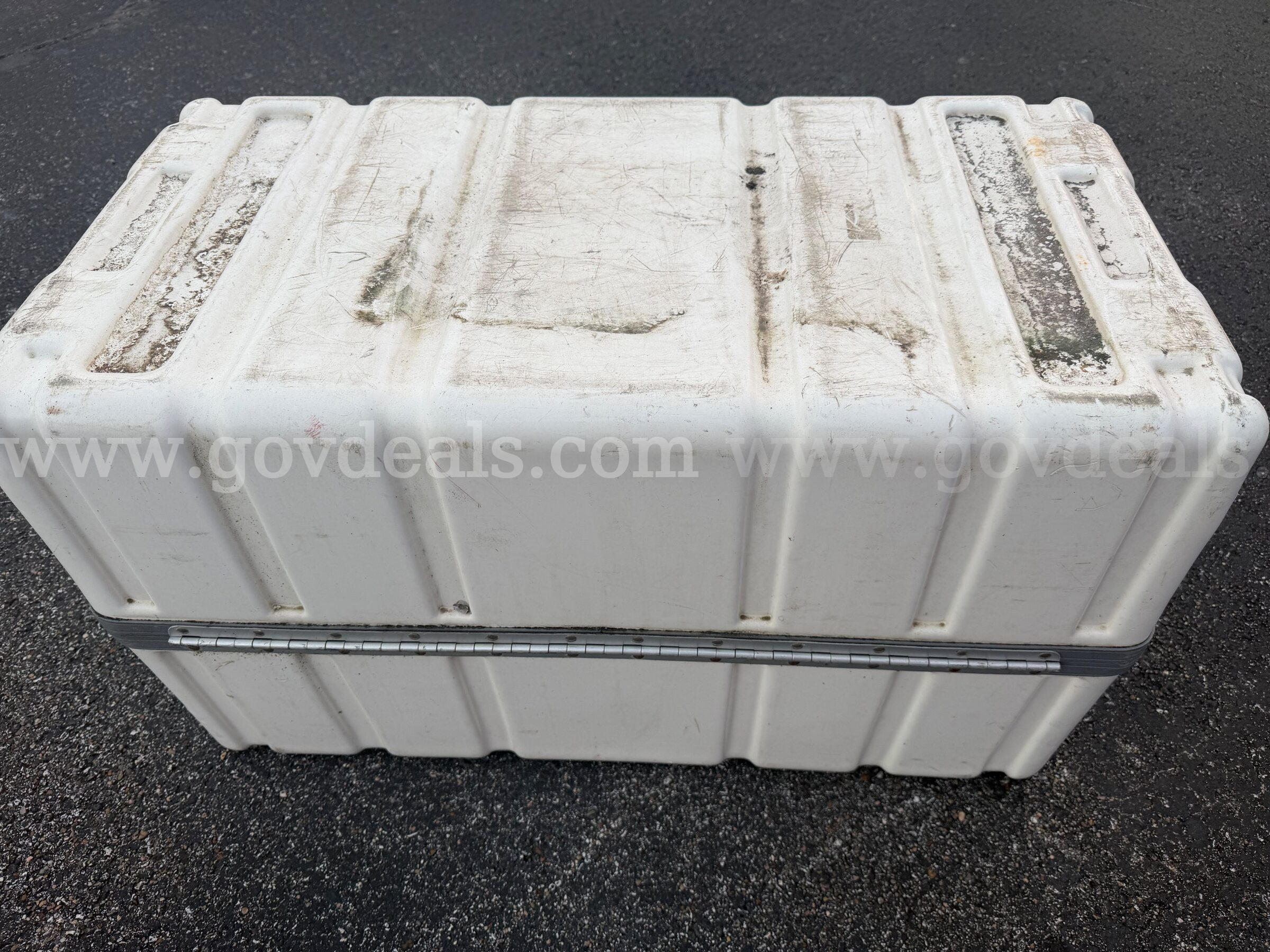 U.S. ARMY Military HARD TRANSPORTATION CASE "SOUTHCO" HUGE SIZE COLOR WHITE USED Case  Government Surplus Auction - Photo #4