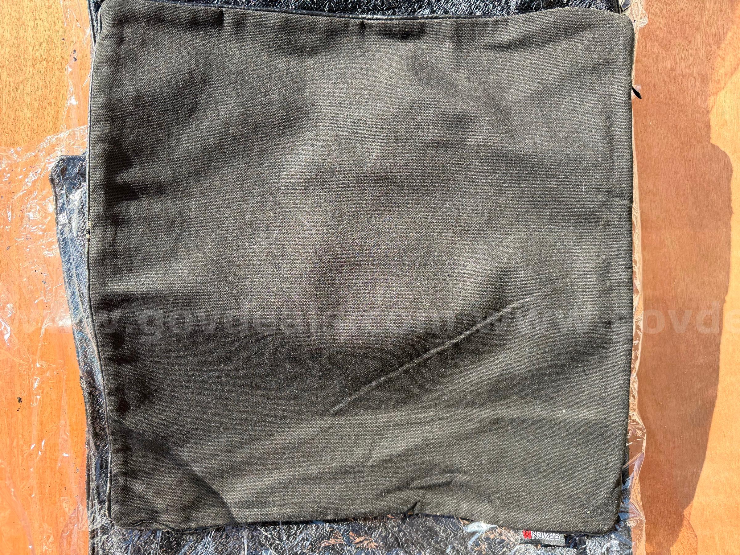 LOT OF 3 Packages of 10  (Total of 30) Decorative Textile Pillow Covers Modern Outdoor Color Black *WILL SHIP*   Government Surplus Auction - Photo #6
