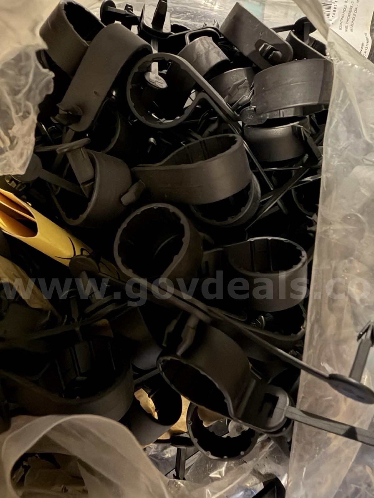 Panduit PC100-H25D-T0 Pan Clamps 1” Bundle Bag of 200 Sealed (1 BAG)/New *WILL SHIP*  PC100 Government Surplus Auction - Photo #4