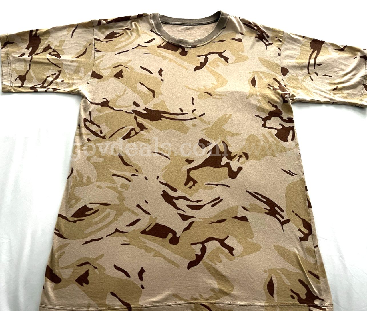 MILITARY STYLE MEN'S CAMOUFLAGE T-SHIRT MULTICOLOR/TAN-CREME SIZE MEDIUM/LARGE *WILL SHIP*   Government Surplus Auction - Primary Photo
