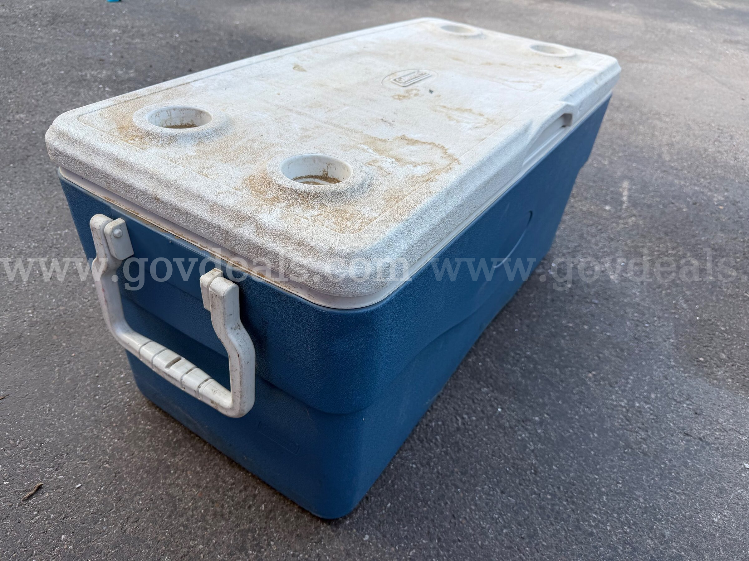 COLEMANS COOLER JUMBO SIZE WITH 2 HANDLES SIZE 37" x 19" x 18"   Government Surplus Auction - Photo #2