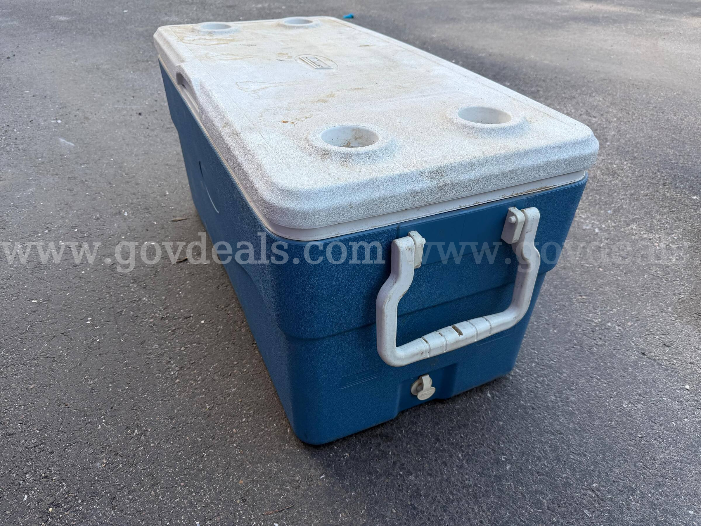 COLEMANS COOLER JUMBO SIZE WITH 2 HANDLES SIZE 37" x 19" x 18"   Government Surplus Auction - Photo #3