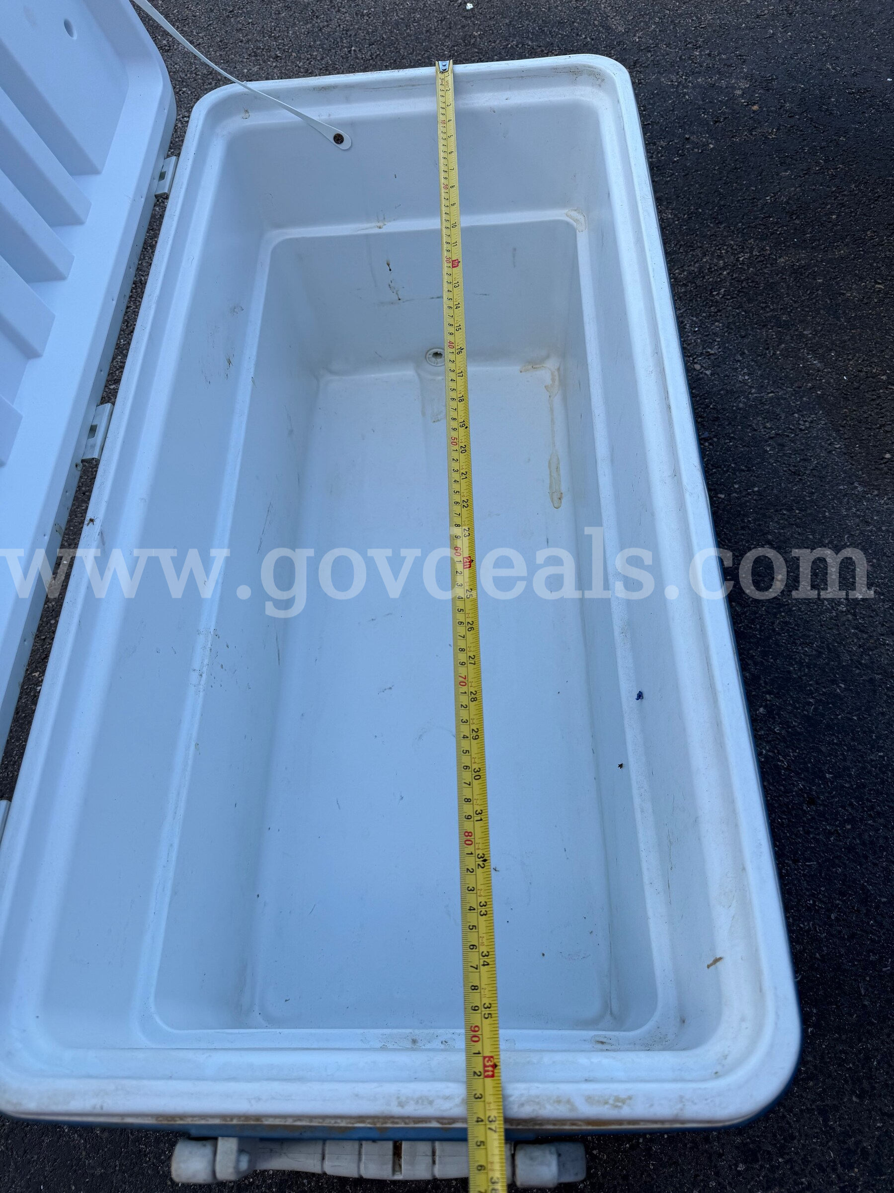 COLEMANS COOLER JUMBO SIZE WITH 2 HANDLES SIZE 37" x 19" x 18"   Government Surplus Auction - Photo #6