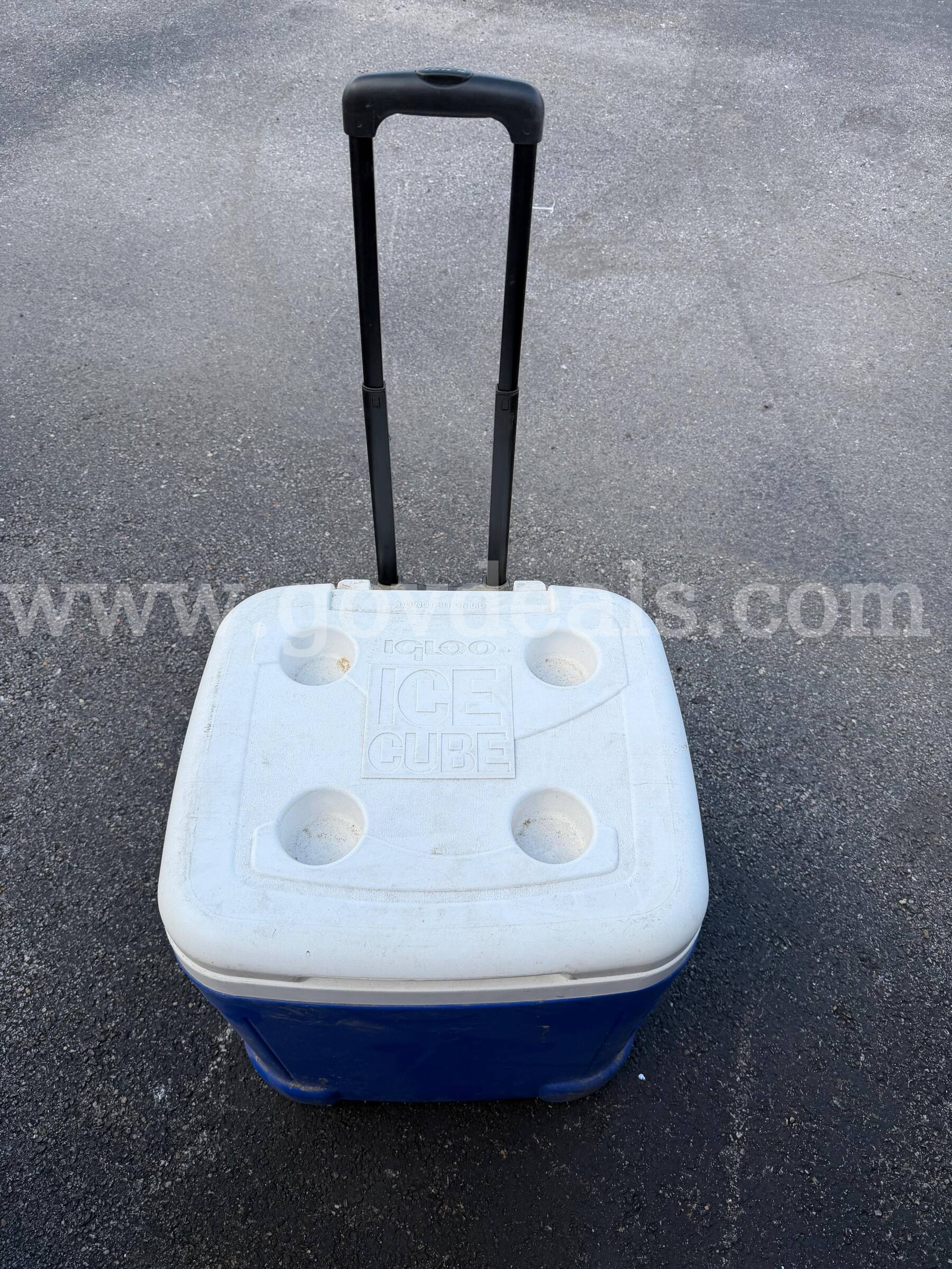 IGLOO ICE CUBE COOLER BIG SIZE WITH  WHEELS AND HANDLE SIZE 19" x 19" x 19"   Government Surplus Auction - Primary Photo