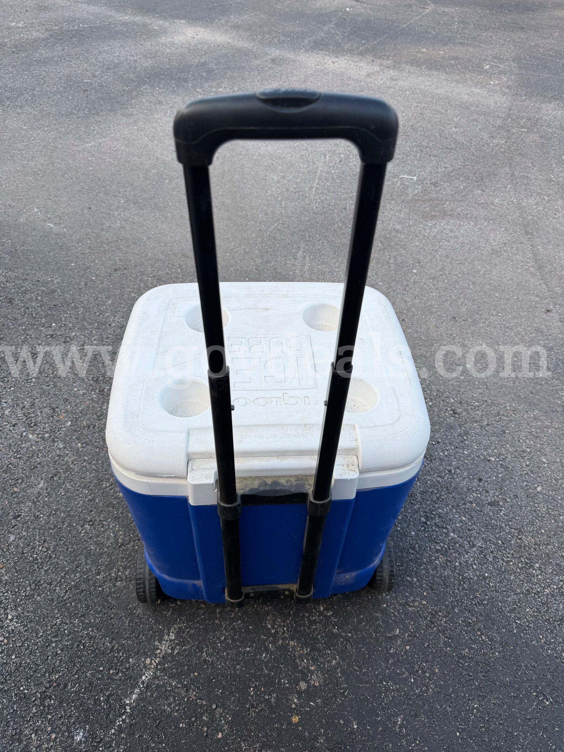 IGLOO ICE CUBE COOLER BIG SIZE WITH  WHEELS AND HANDLE SIZE 19" x 19" x 19"   Government Surplus Auction - Photo #3