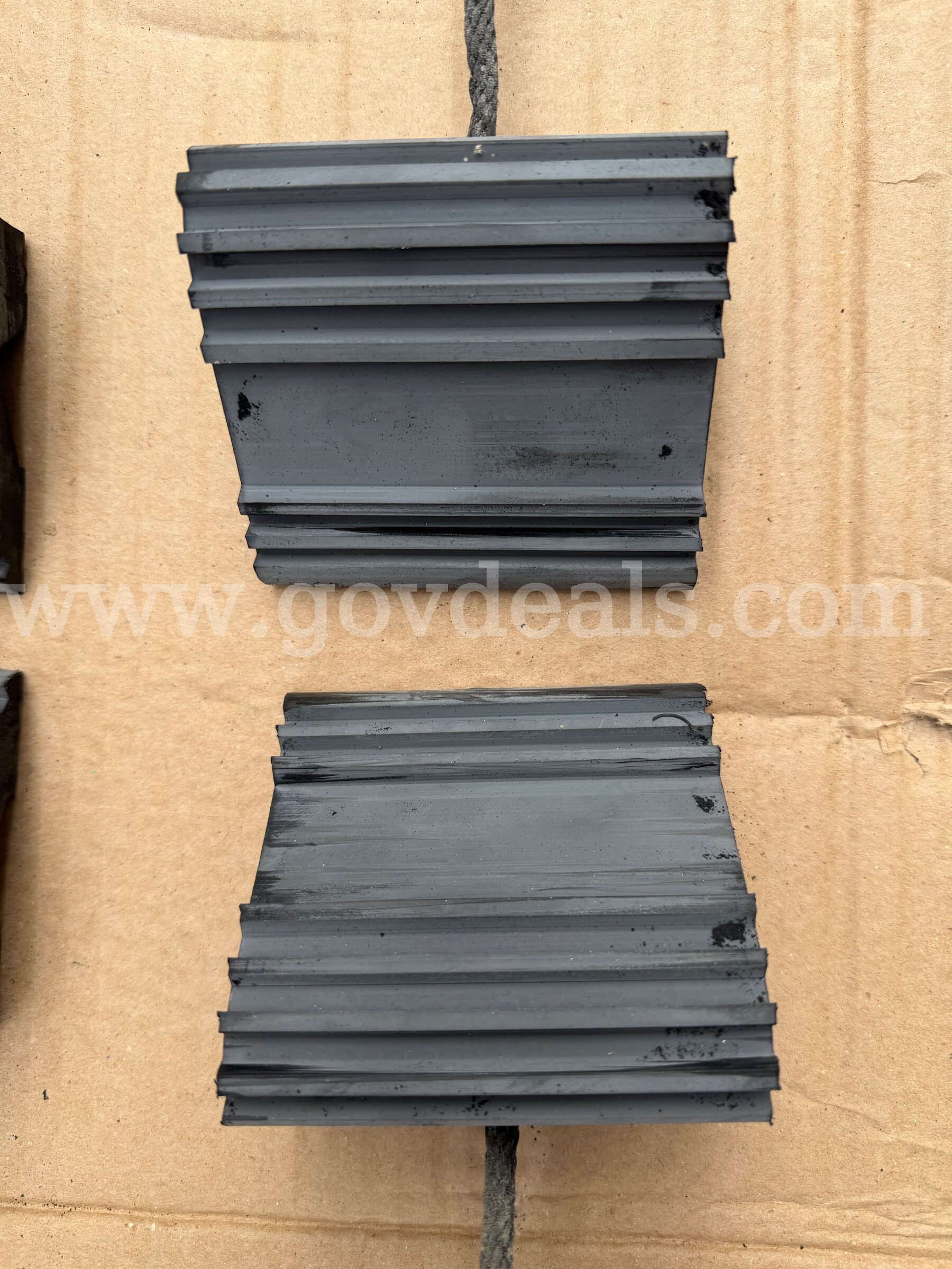 LOT OF 4 (2+2)Heavy Duty Wheel Chocks,Rubber Wheel Block Non-Slip Base With Rope  *WILL SHIP*   Government Surplus Auction - Photo #5