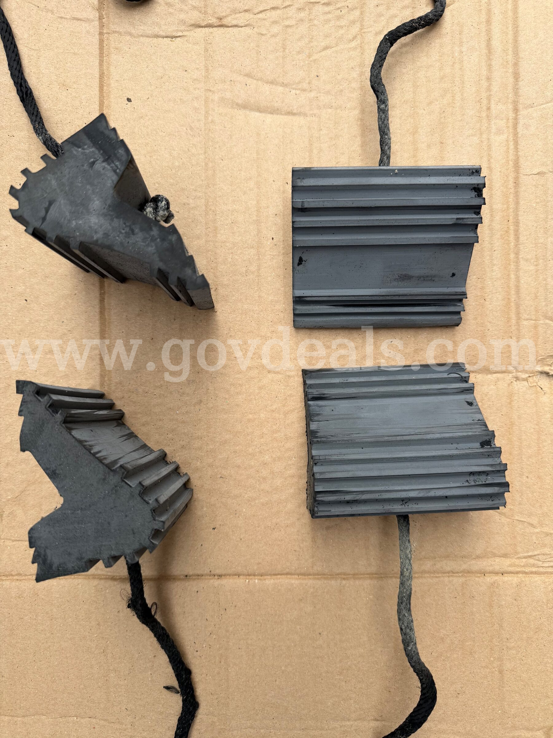 LOT OF 4 (2+2)Heavy Duty Wheel Chocks,Rubber Wheel Block Non-Slip Base With Rope  *WILL SHIP*   Government Surplus Auction - Photo #6