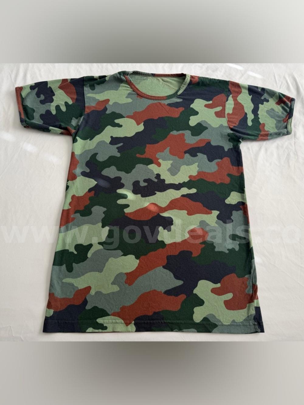 MILITARY STYLE MEN'S CAMOUFLAGE T-SHIRT MULTICOLOR/TAN-GREEN SIZE MEDIUM *WILL SHIP*   Government Surplus Auction - Primary Photo