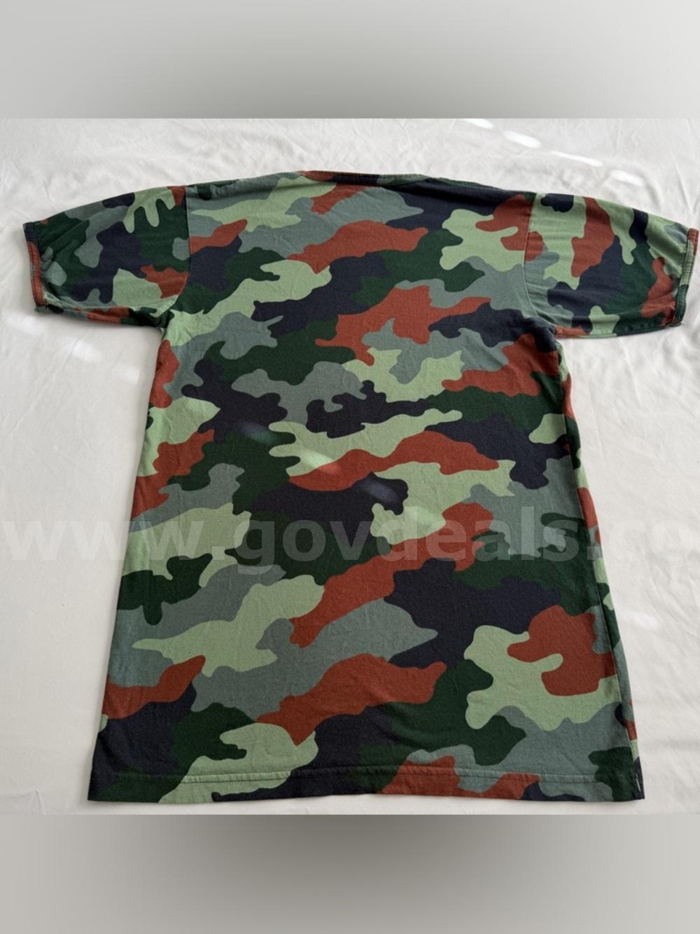 MILITARY STYLE MEN'S CAMOUFLAGE T-SHIRT MULTICOLOR/TAN-GREEN SIZE MEDIUM *WILL SHIP*   Government Surplus Auction - Photo #2