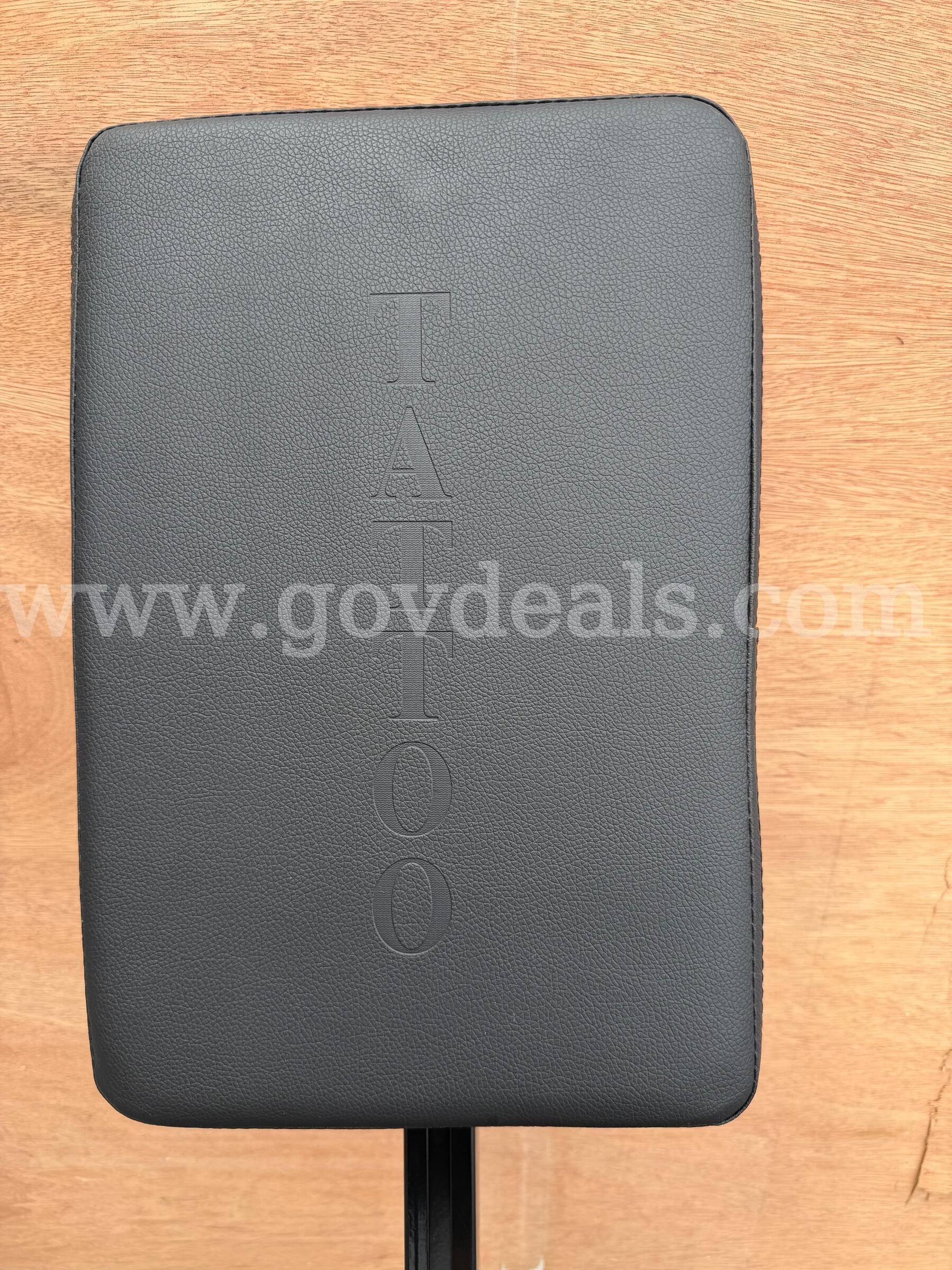 TATTOO EXTENDABLE ARMREST STANDS BLACK GENUINE LEATHER NEW   Government Surplus Auction - Photo #2