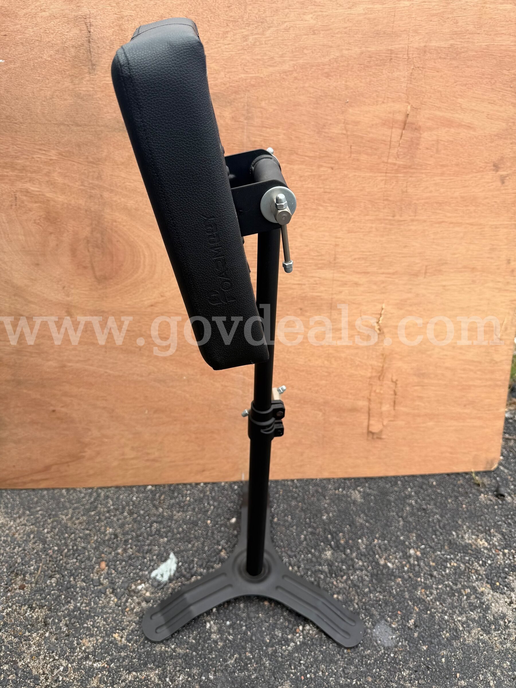 TATTOO EXTENDABLE ARMREST STANDS BLACK GENUINE LEATHER NEW   Government Surplus Auction - Photo #4