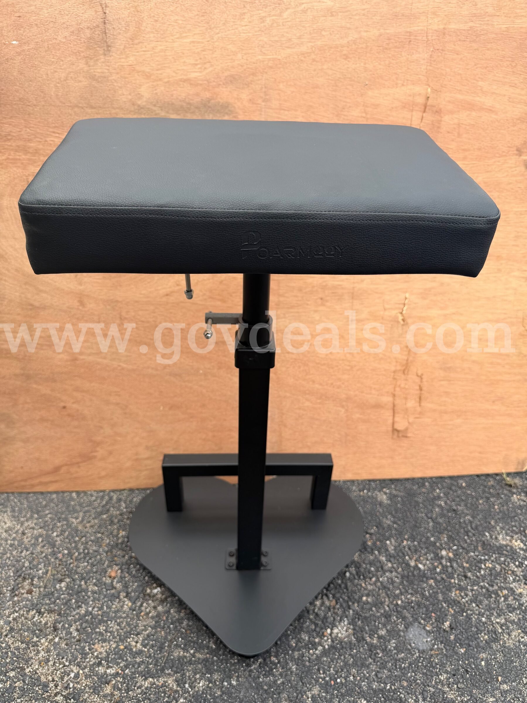 TATTOO EXTENDABLE ARMREST STANDS BLACK GENUINE LEATHER NEW   Government Surplus Auction - Photo #2