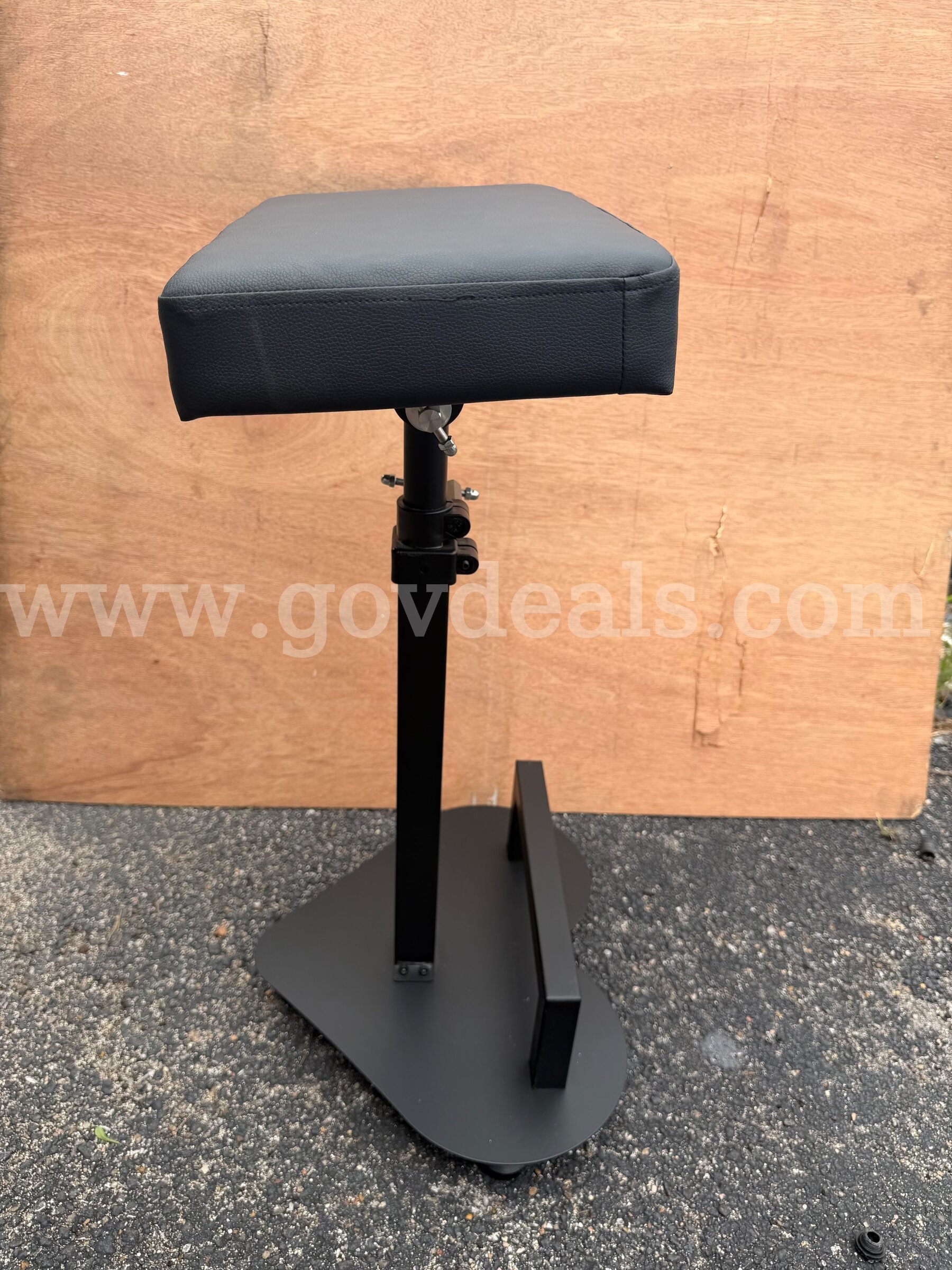 TATTOO EXTENDABLE ARMREST STANDS BLACK GENUINE LEATHER NEW   Government Surplus Auction - Photo #3