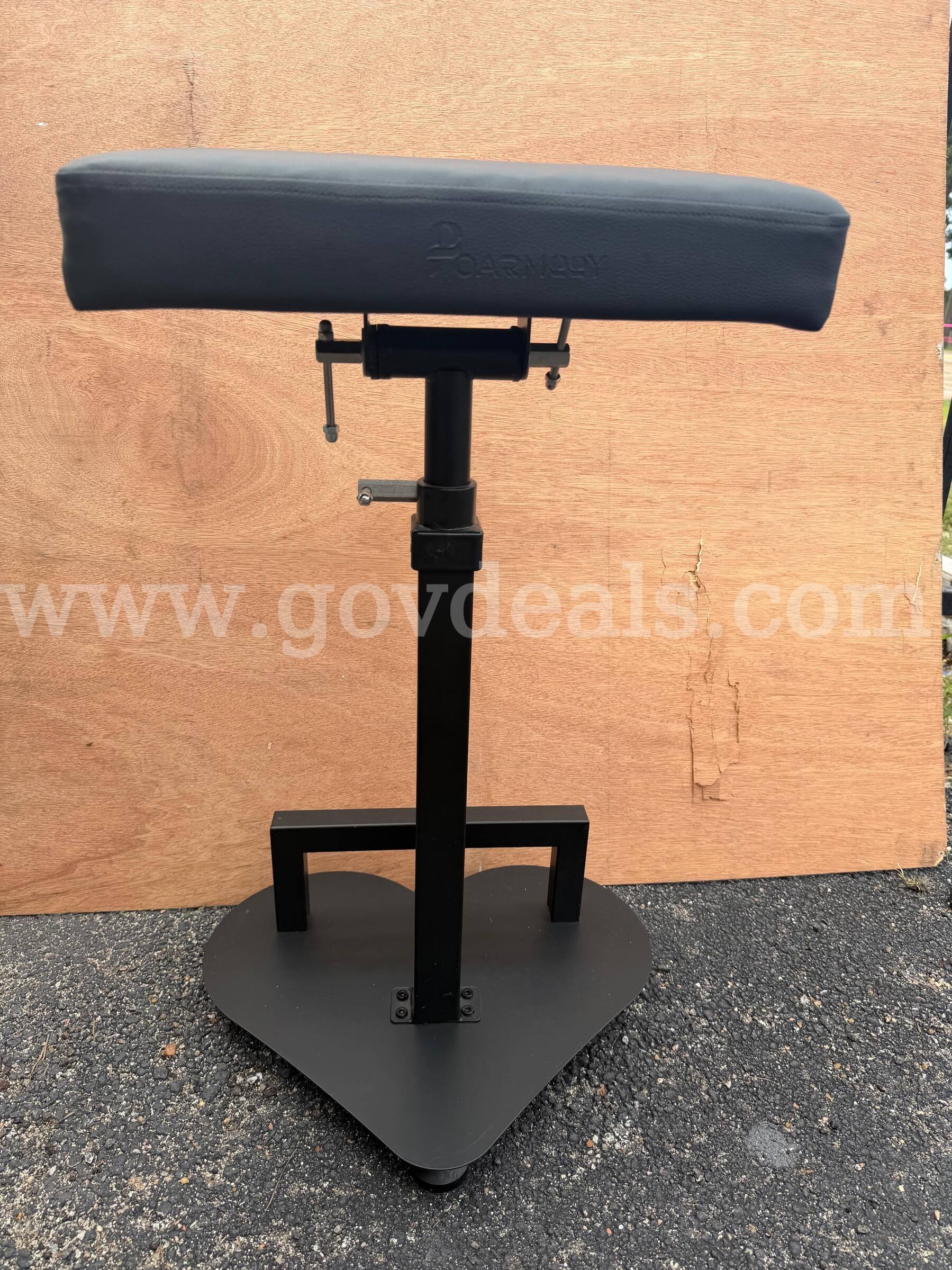 TATTOO EXTENDABLE ARMREST STANDS BLACK GENUINE LEATHER NEW   Government Surplus Auction - Photo #5
