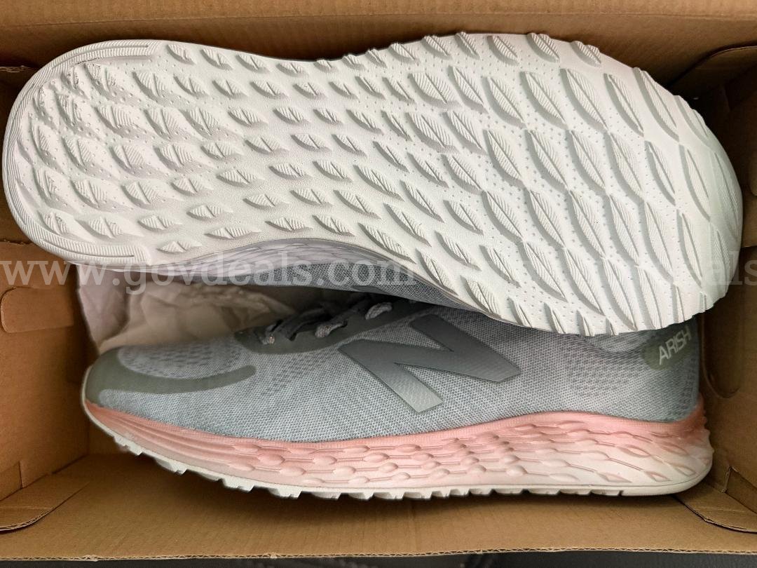 New Balance Kids Girls Running Sneakers KJARIGMY-ARISHI COLOR GREY SIZE 7 NIB *WILL SHIP*   Government Surplus Auction - Photo #4