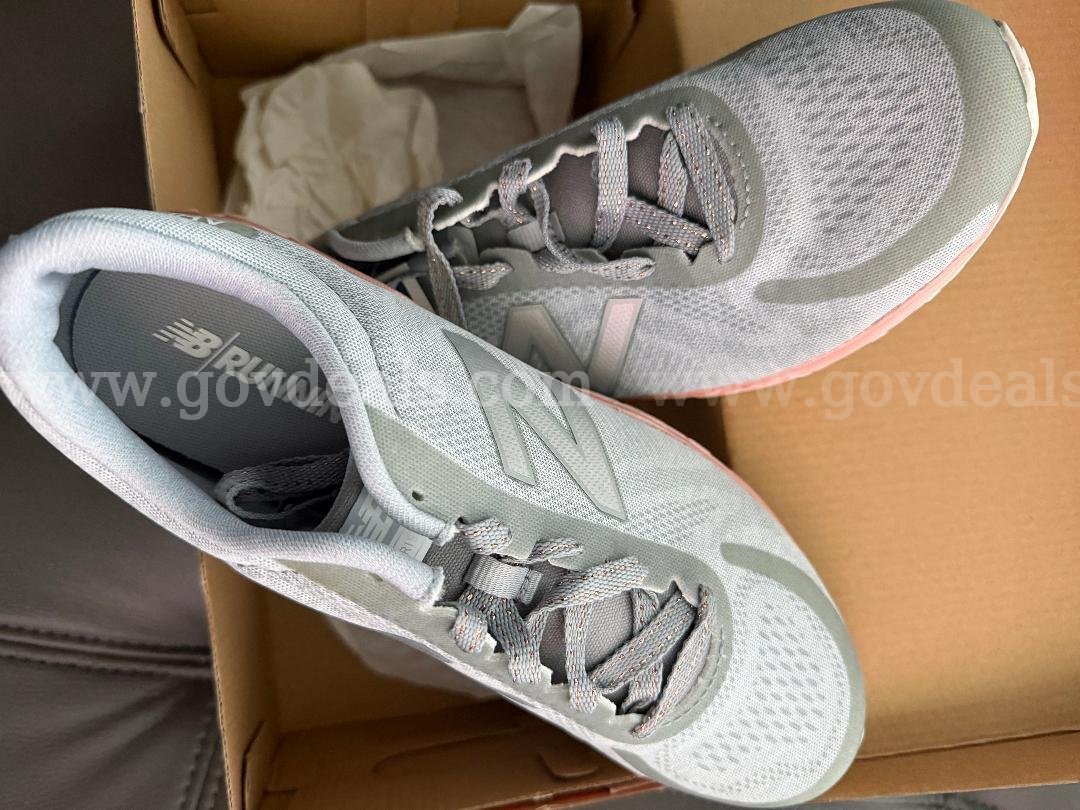 New Balance Kids Girls Running Sneakers KJARIGMY-ARISHI COLOR GREY SIZE 7 NIB *WILL SHIP*   Government Surplus Auction - Photo #5