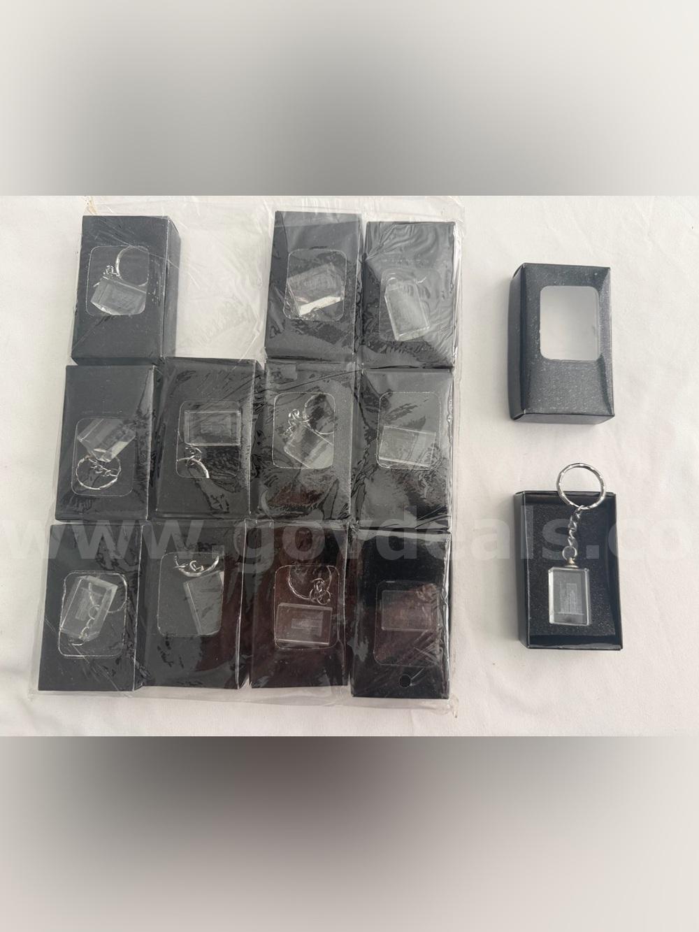 LOT OF 12 VINTAGE CRYSTAL KEY CHAINS NY CITY WTC,EMPIRE STATE BUILDING BRAND NEW *WILL SHIP*   Government Surplus Auction - Photo #2