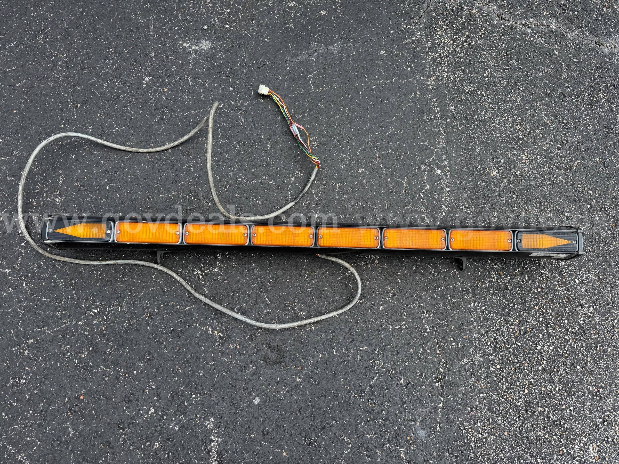 WHELEN POLICE LIGHT BAR  MODEL NUMBER TA836A  TA836A Government Surplus Auction - Photo #2