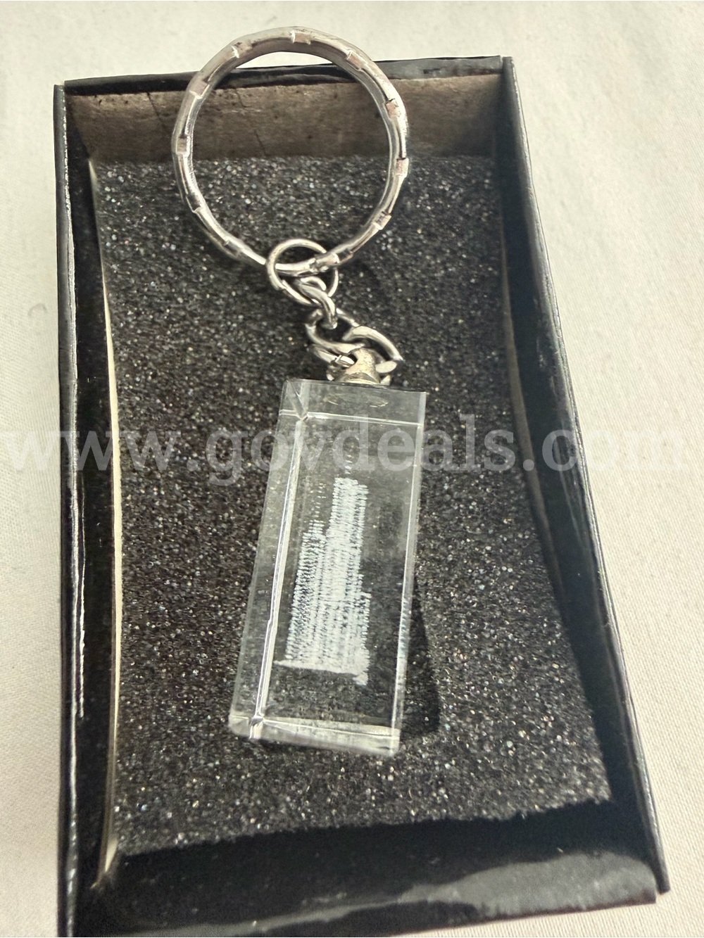LOT OF 12 VINTAGE CRYSTAL KEY CHAINS NY CITY WTC,EMPIRE STATE BUILDING BRAND NEW *WILL SHIP*   Government Surplus Auction - Photo #6