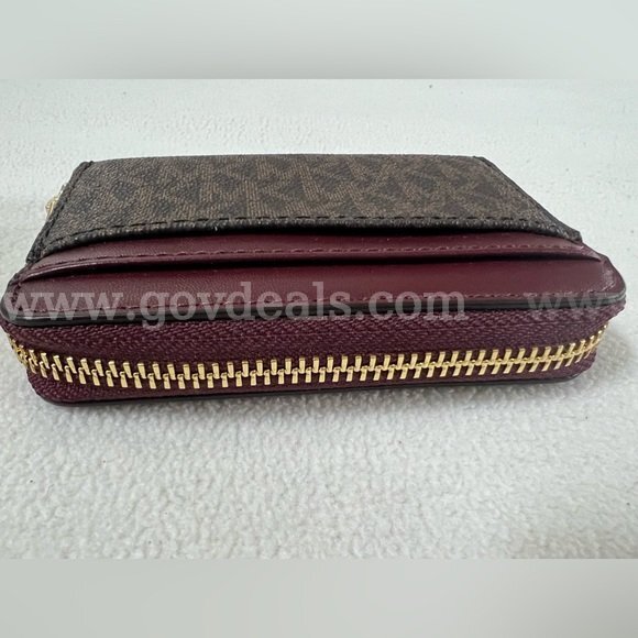 MICHAEL KORS Small Logo and Leather ZIP Wallet PM2106 F21 NEW WITHOUT TAGS *WILL SHIP*  PM2106 Government Surplus Auction - Photo #6