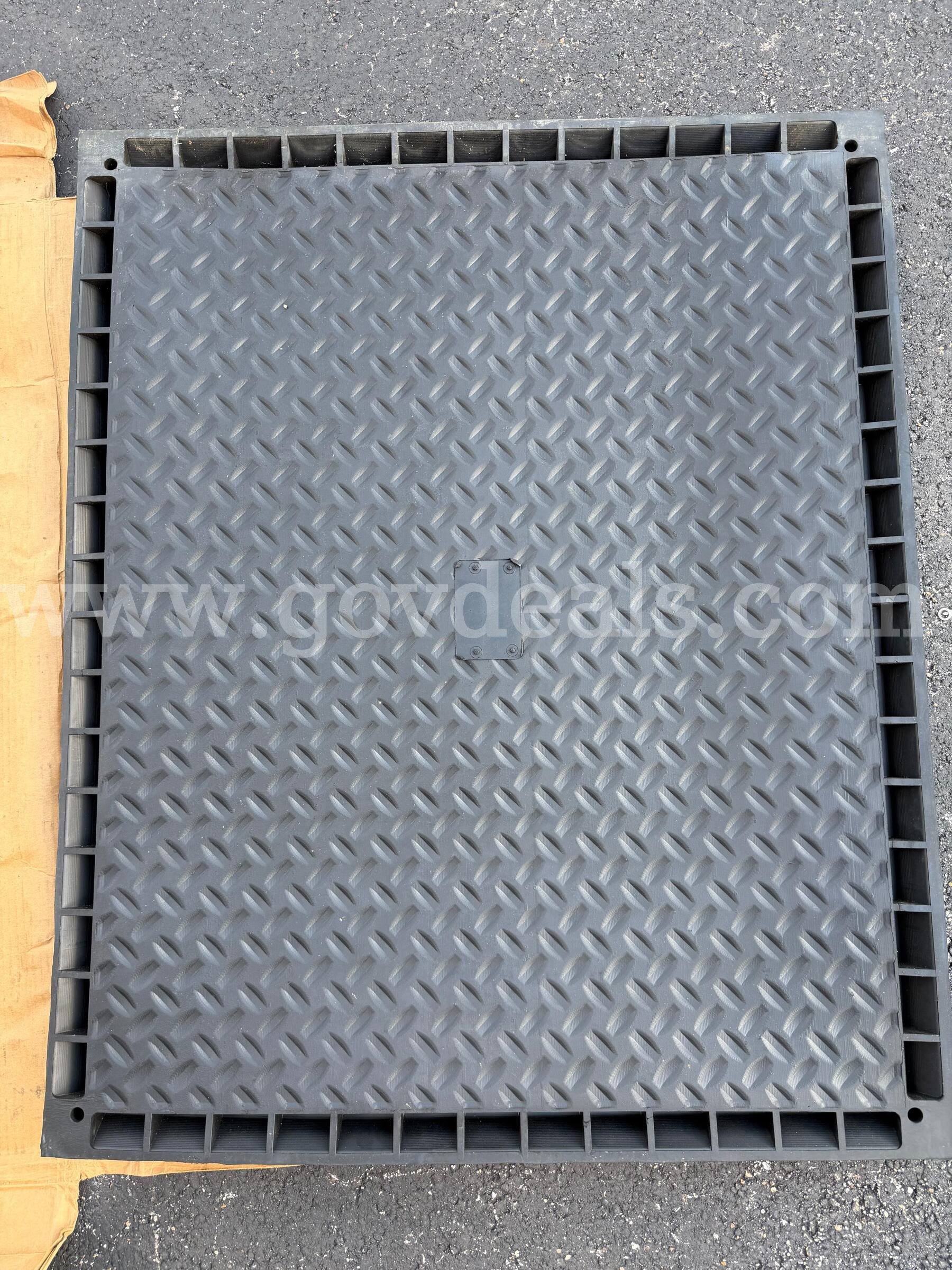 Sanitizing Footbath Mat - 32 x 39", Black NEW IN BOX "WILL SHIP"   Government Surplus Auction - Photo #5