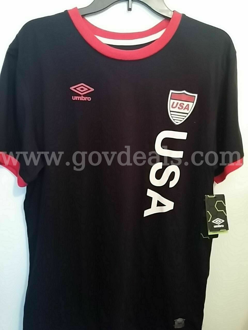 VINTAGE USA TEAM UMBRO STYLE #MC11714 COLOR BLACK MEN'S SIZE MEDIUM NWT *WILL SHIP*   Government Surplus Auction - Primary Photo