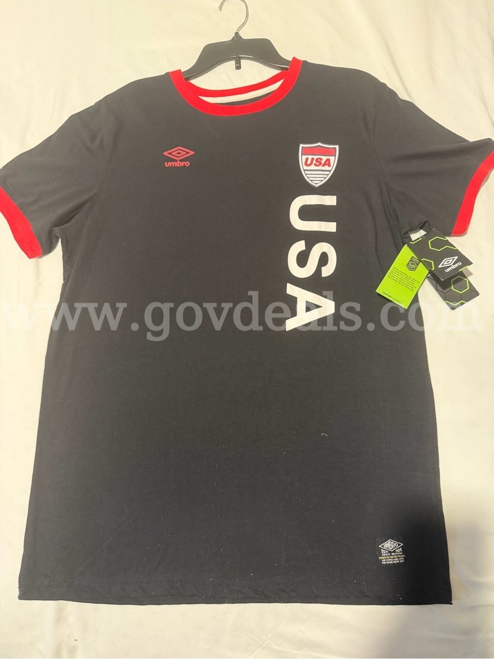 VINTAGE USA TEAM UMBRO STYLE #MC11714 COLOR BLACK MEN'S SIZE MEDIUM NWT *WILL SHIP*   Government Surplus Auction - Photo #3