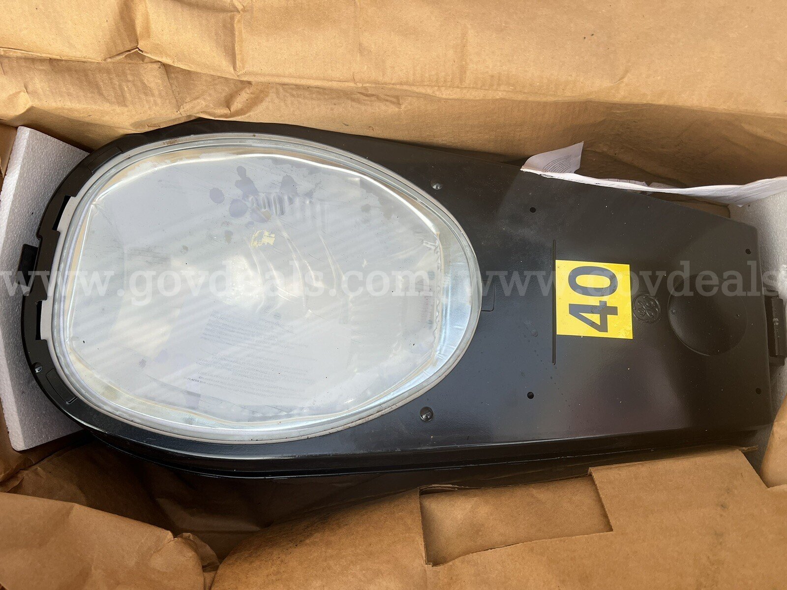 GE LIGHTING SYSTEM M400 LUMINAIRE W/CUTOFF OPTICS WITH PE RECEPTACLE MSCL40S0A22  M400 Government Surplus Auction - Photo #2