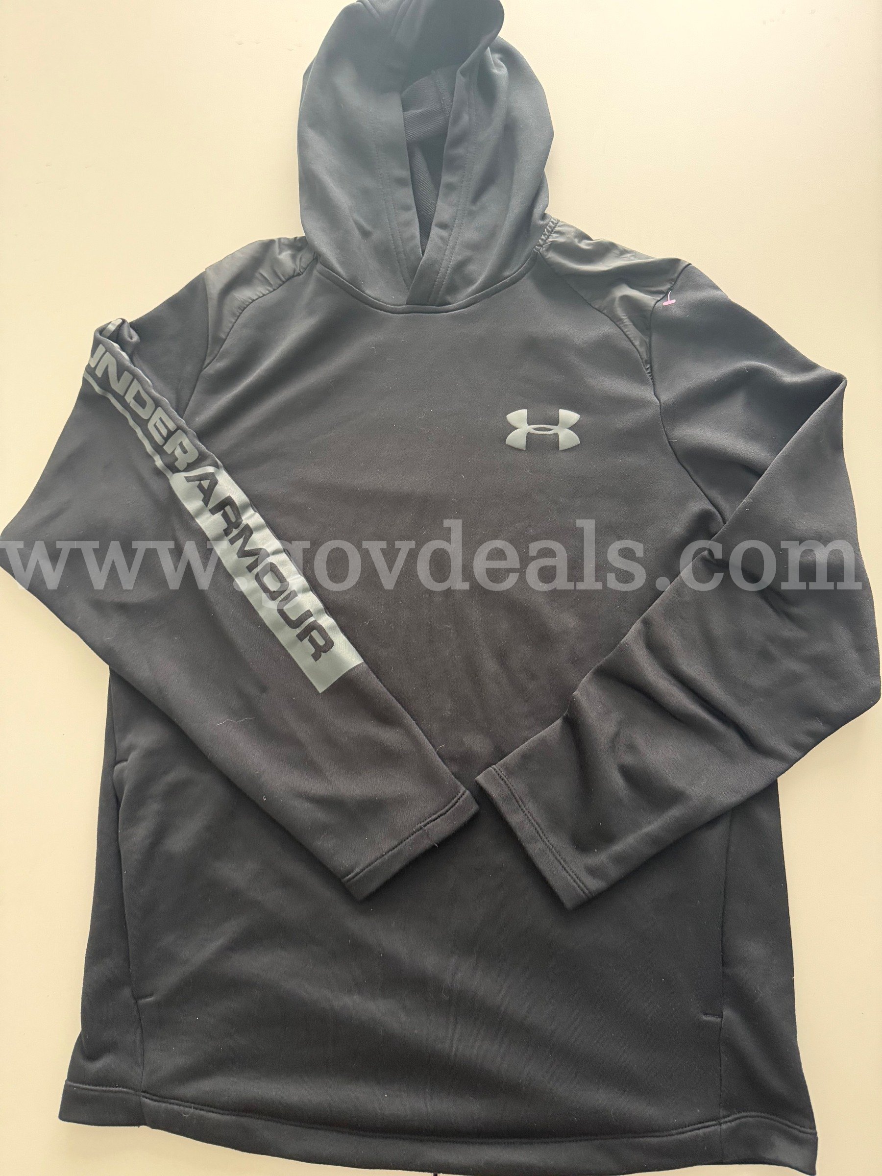 RARE/UNDER ARMOUR UA Tech 2.0 Hooded Shirt #1345716-001 MEN SIZE MEDIUM COLOR BLACK*WILL SHIP*   Government Surplus Auction - Primary Photo