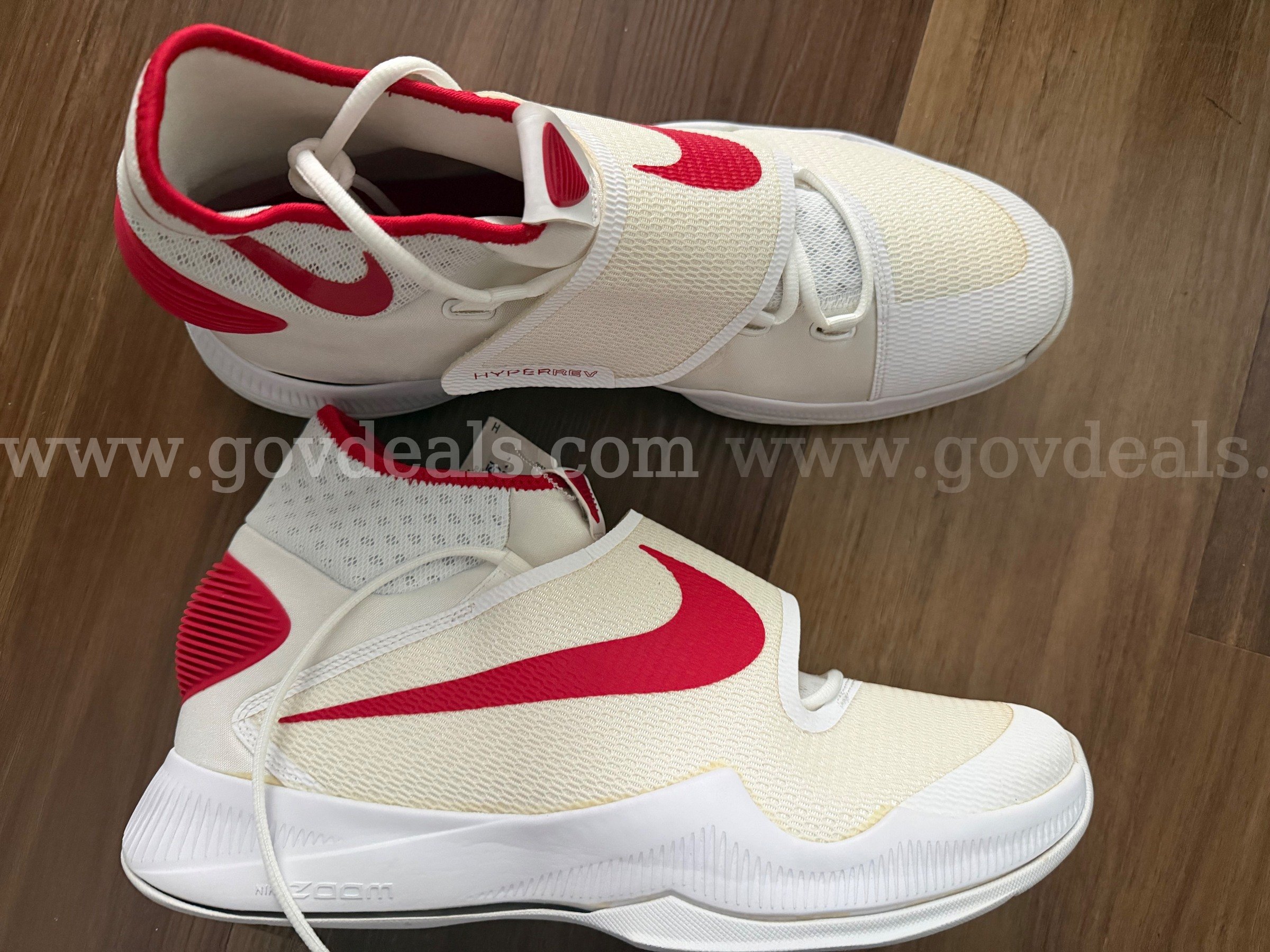 RARE / Nike Men's Zoom Hyperrev 2015 TB Basketball Shoes White / Red Size 15.5 NEW *WILL SHIP*   Government Surplus Auction - Primary Photo