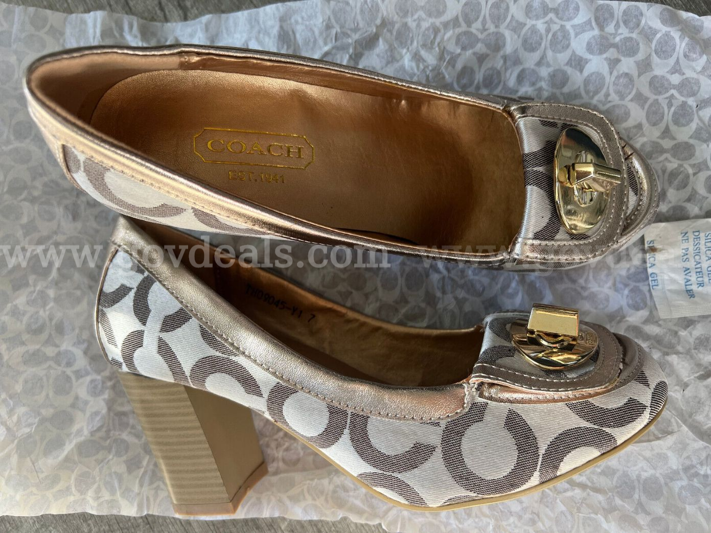 RARE /Coach CYBEL Canvas with Trim Signature High Heel Shoes Size 7 #TH09045-Y1 NEW  *WILL SHIP*   Government Surplus Auction - Photo #2