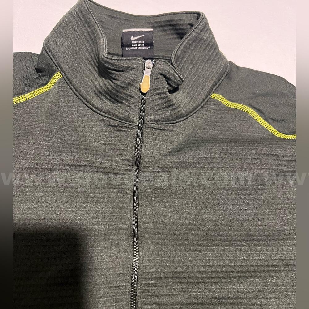 RARE NikeFIT THERMA Men's Ko 1/4 Zip Sweatshirt GYM Green Men's Size EXTRA LARGE *WILL SHIP*   Government Surplus Auction - Photo #3