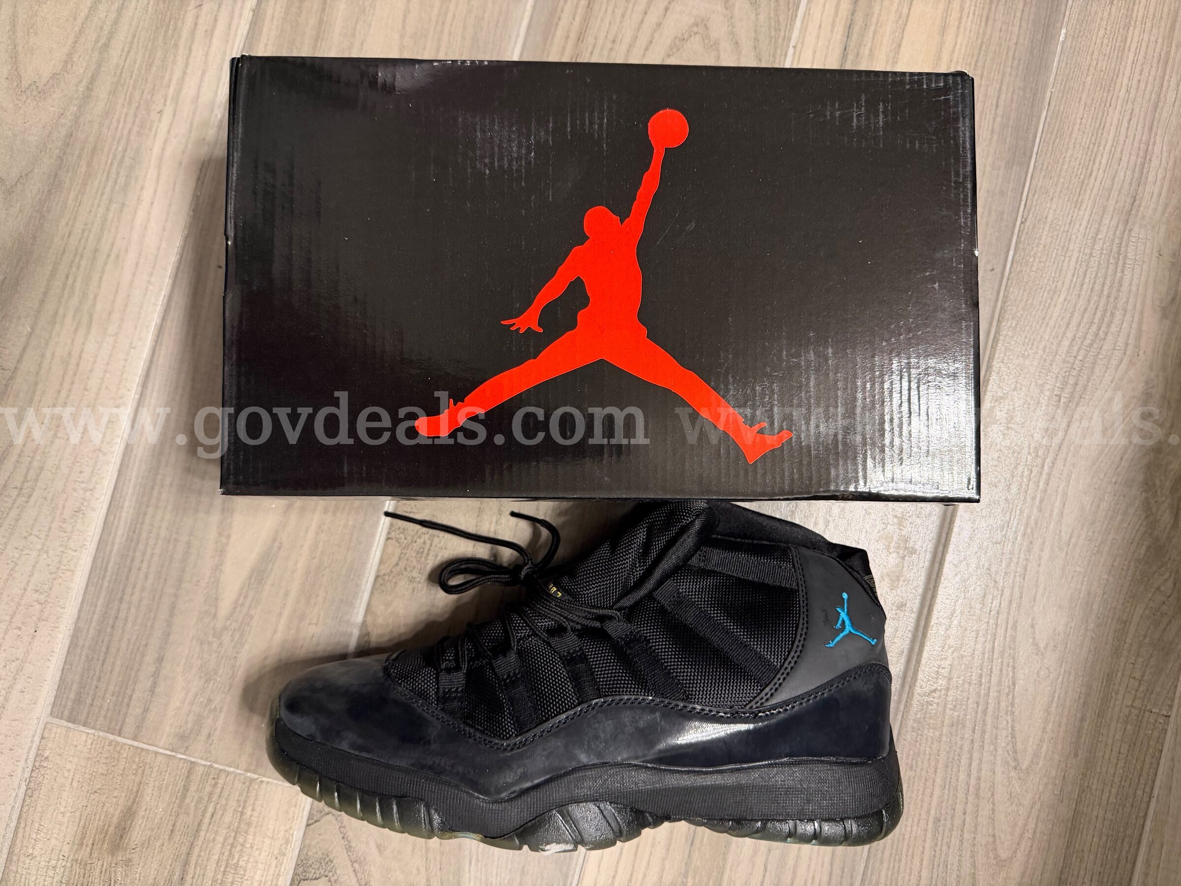 RARE/VINTAGE NIKE Air JORDAN 11 SNEAKERS STYLE 378037-006 MEN'S SIZE 11 NEVER USED *WILL SHIP*  006 Government Surplus Auction - Primary Photo